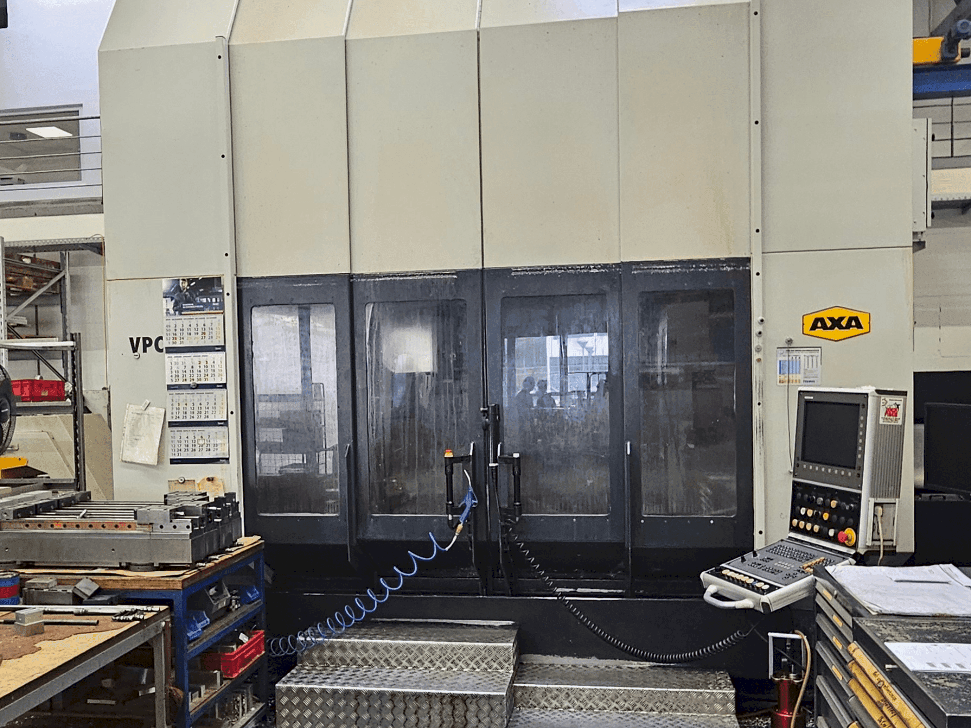 A AXA VPC-40-U gép elölnézete