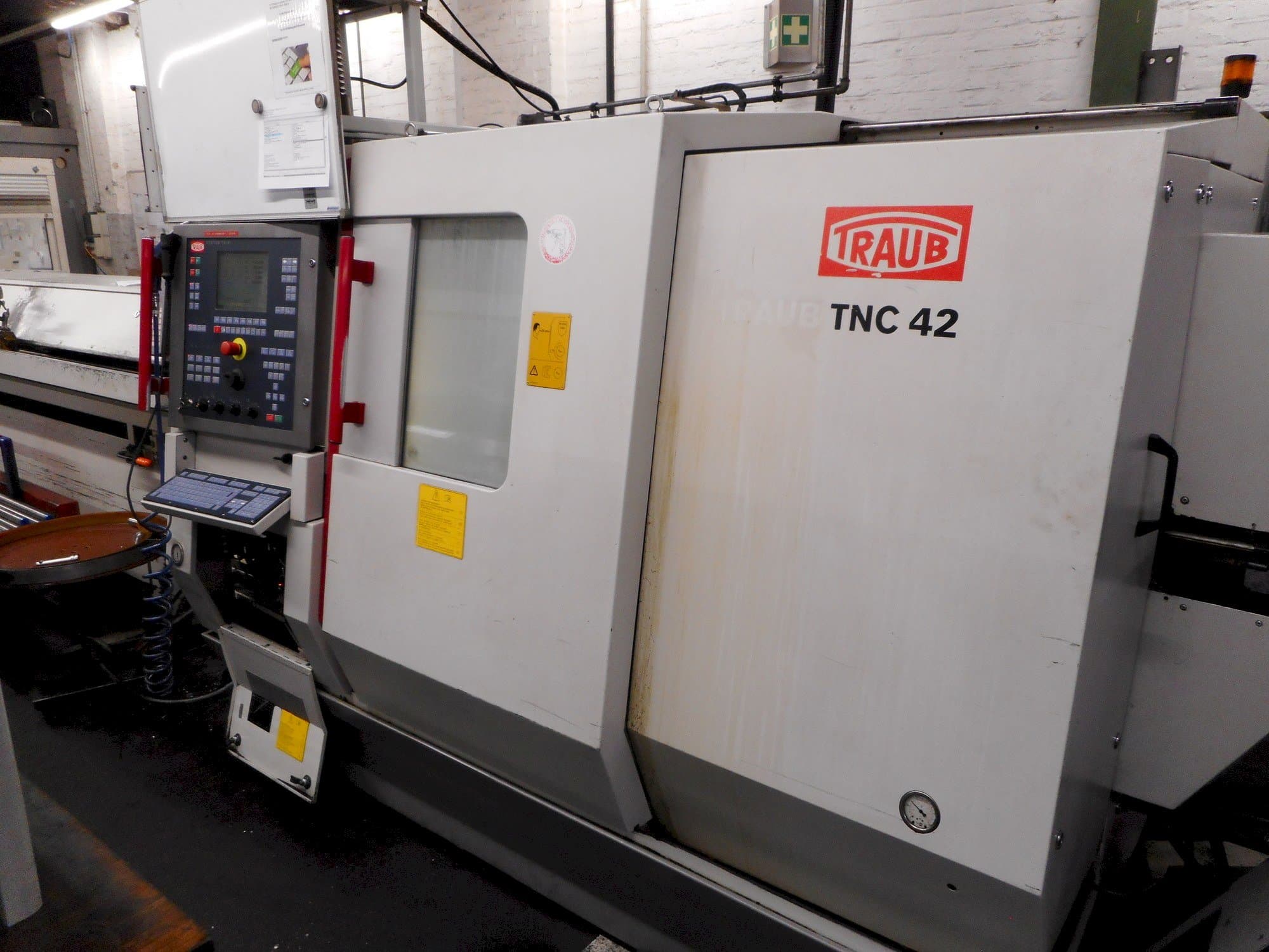 A TRAUB TNC42/65 gép elölnézete