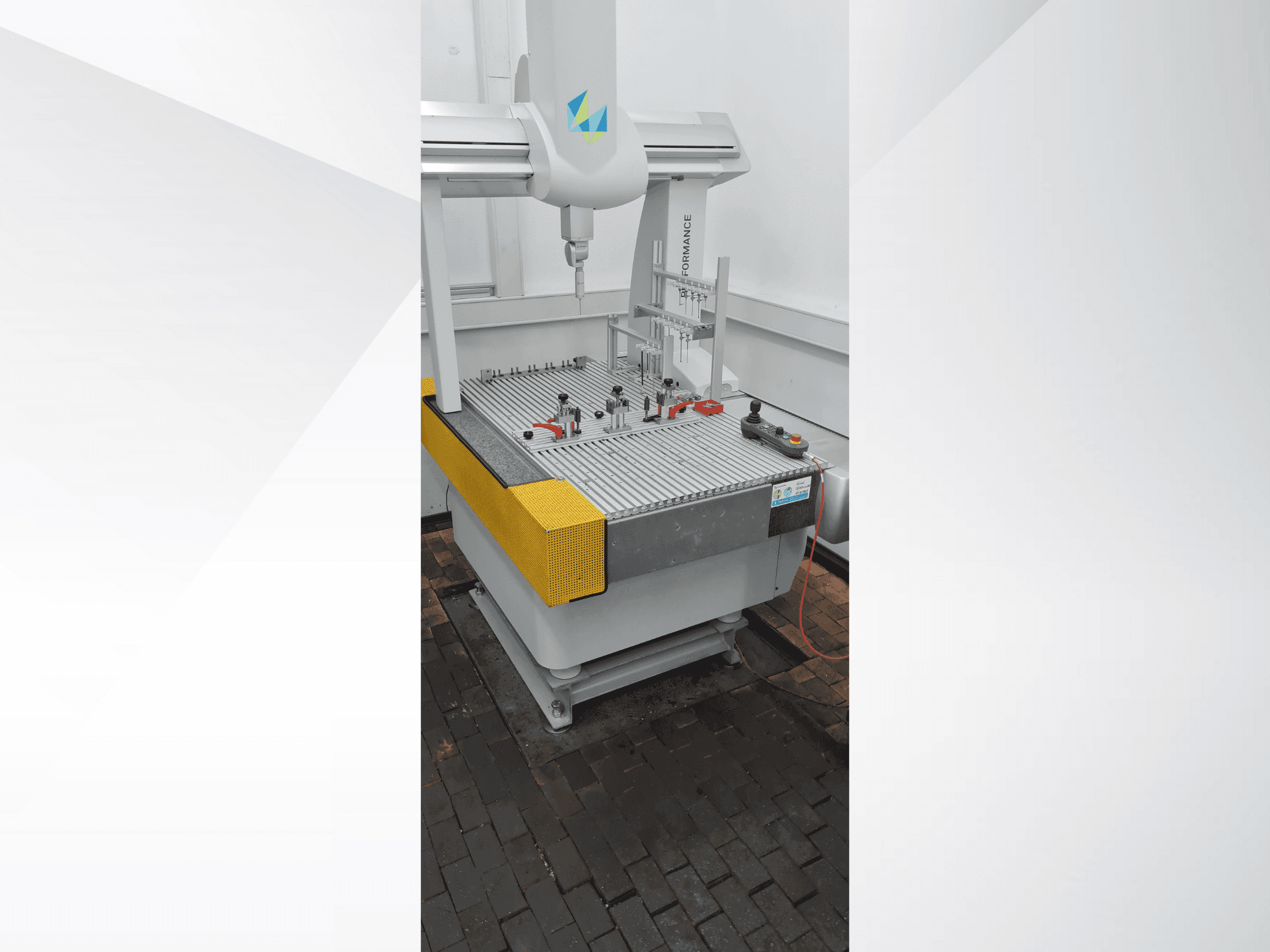 A Hexagon Global 07.07.05  gép elölnézete