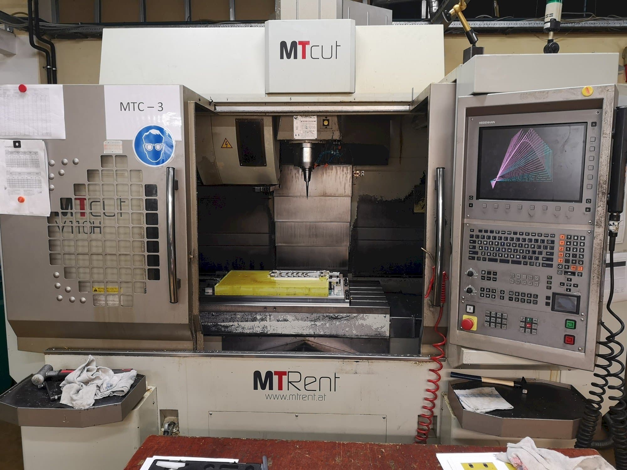 A MT Cut V110H gép elölnézete