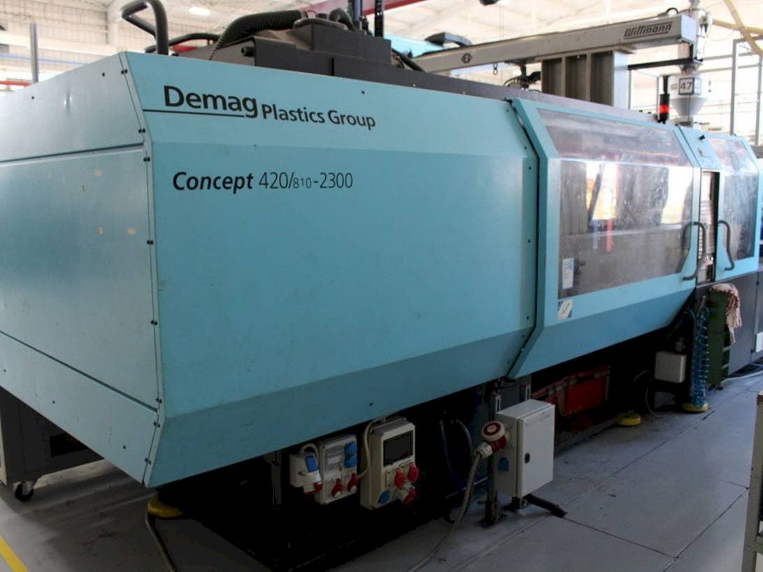 A DEMAG 420/810-2300 NC4 gép elölnézete
