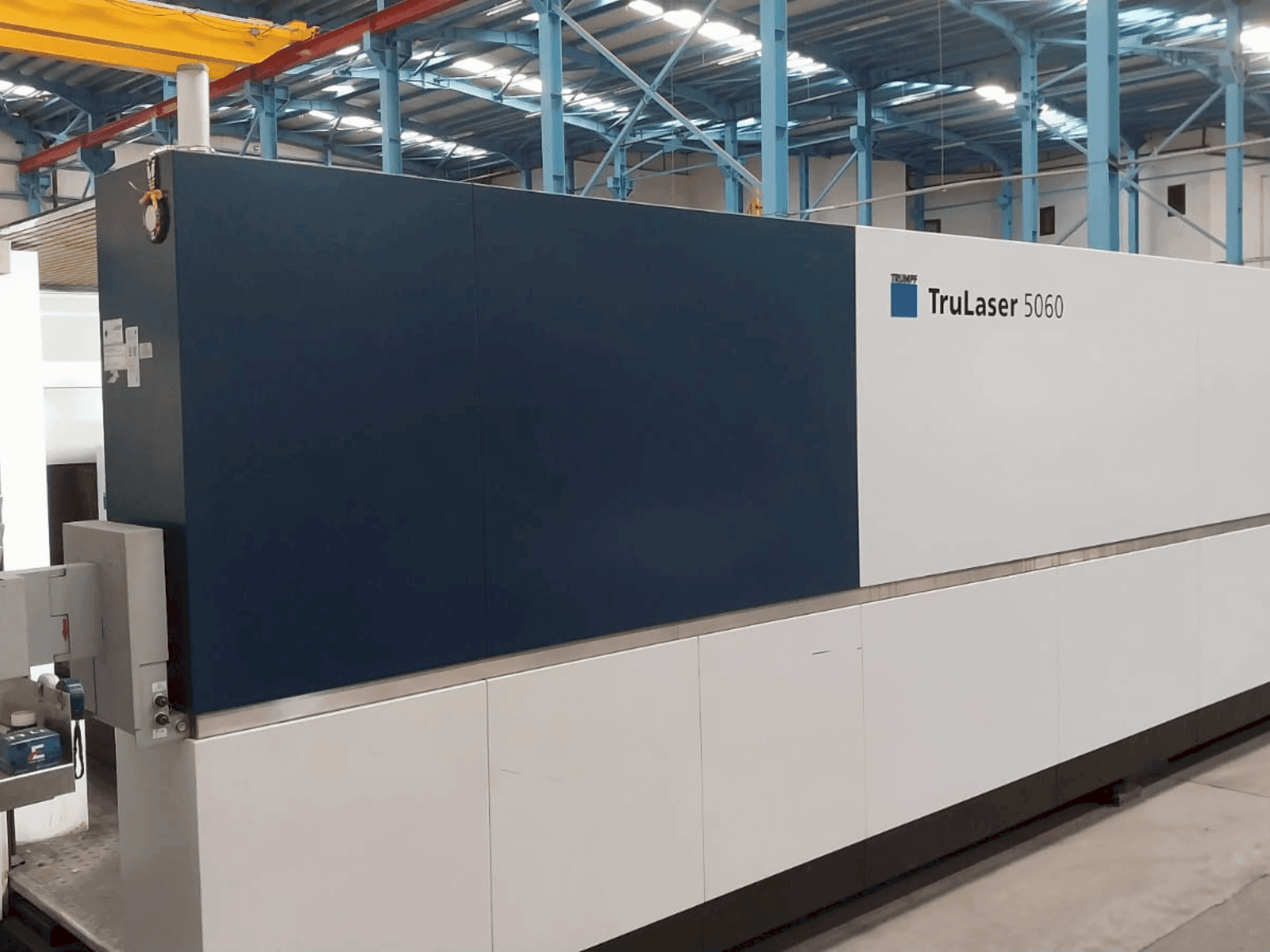 A TRUMPF TruLaser 5060 Fiber 10 kW  gép elölnézete