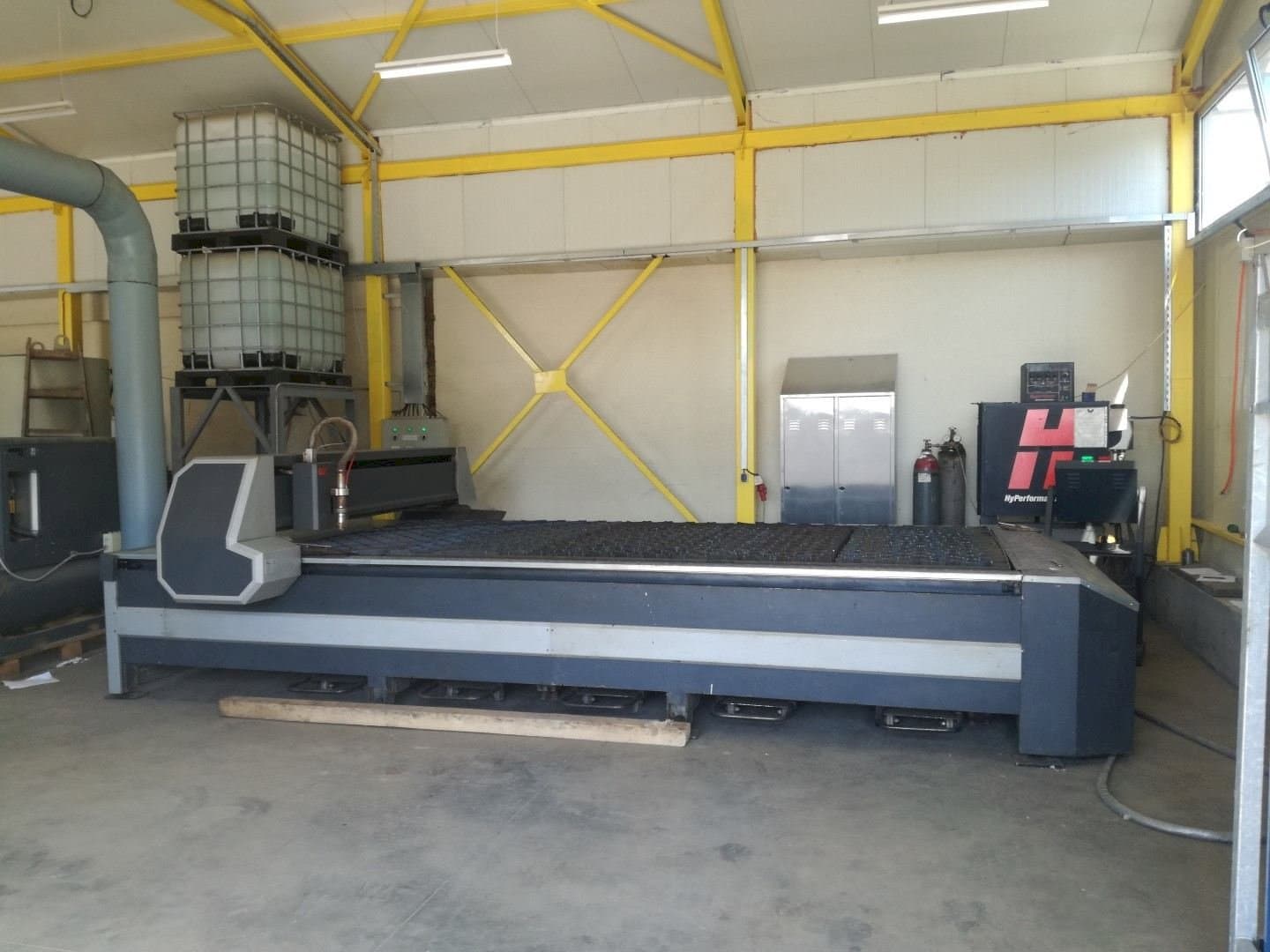 A HPM ITALY GV 4 x 2 gép elölnézete