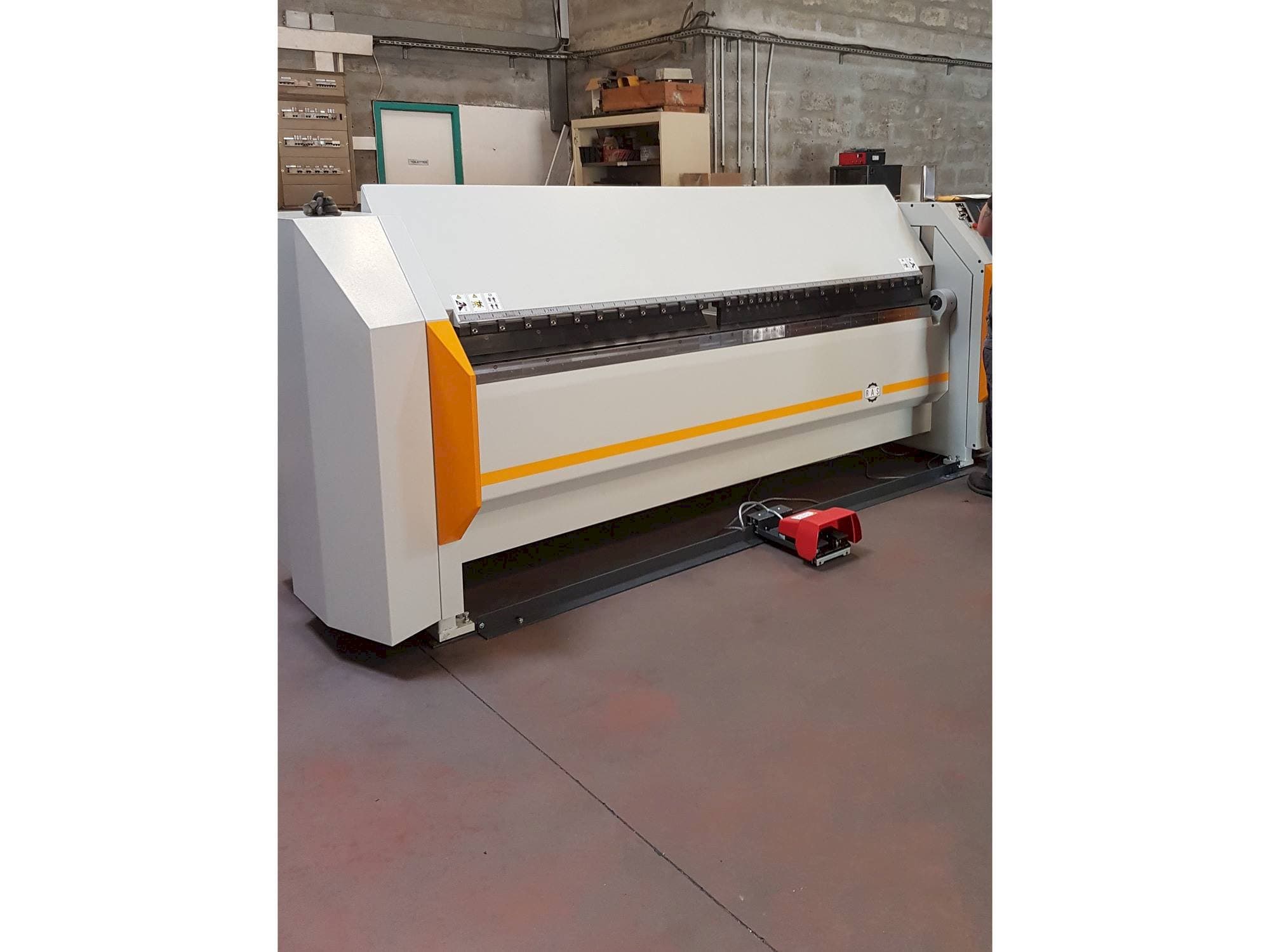 A RAS 62.25 TURBObend Plus gép elölnézete