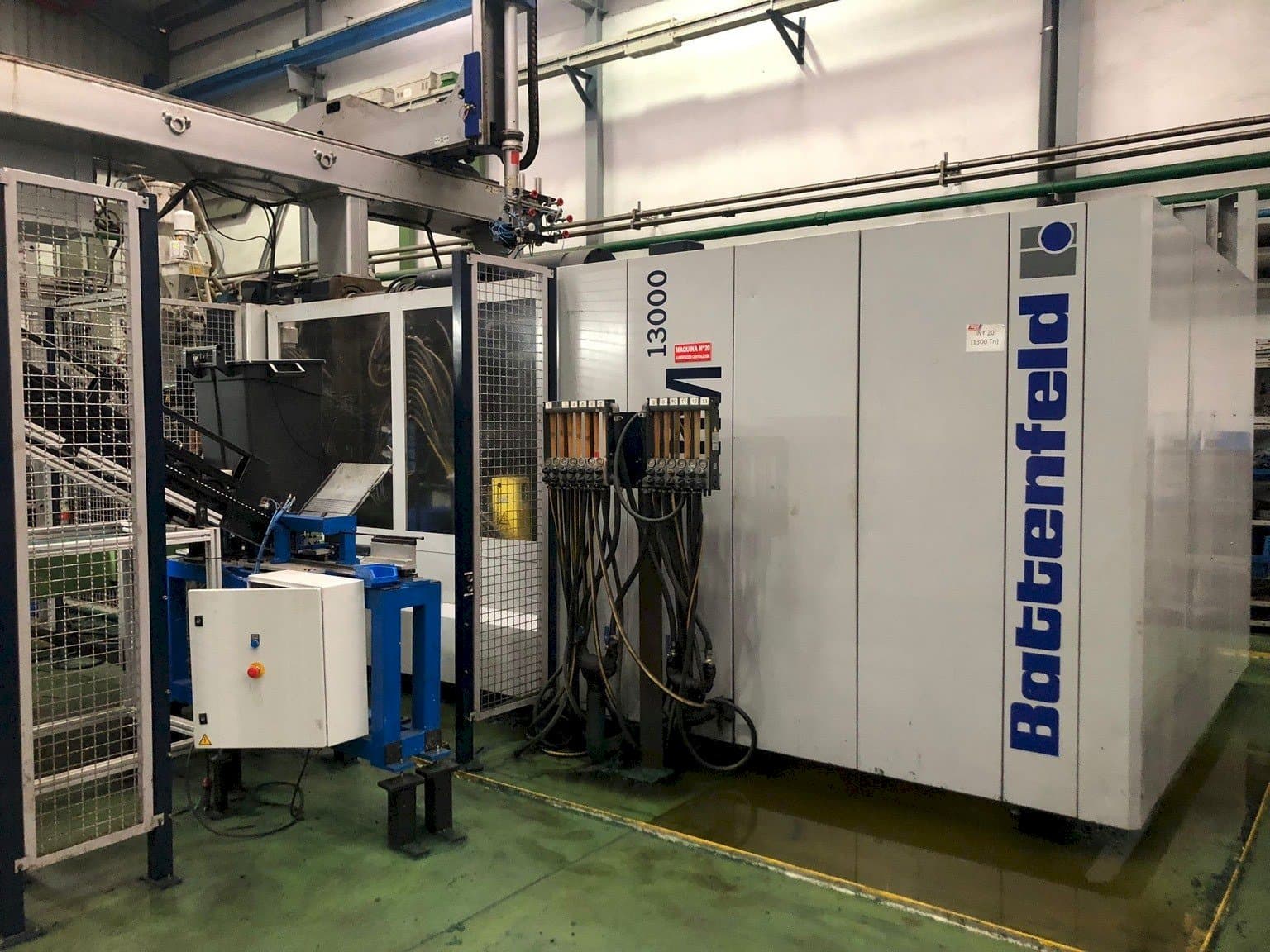 A Battenfeld HM 13000 gép elölnézete