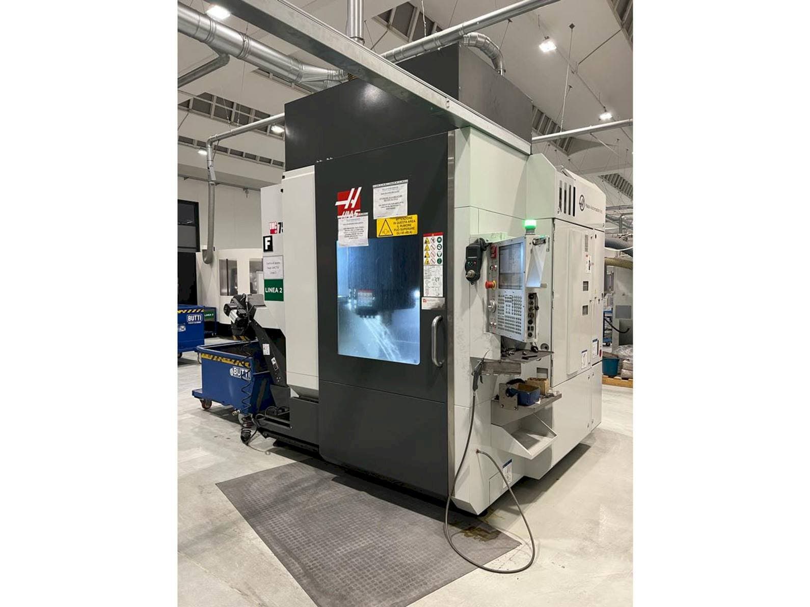 A HAAS UMC 750SS gép elölnézete