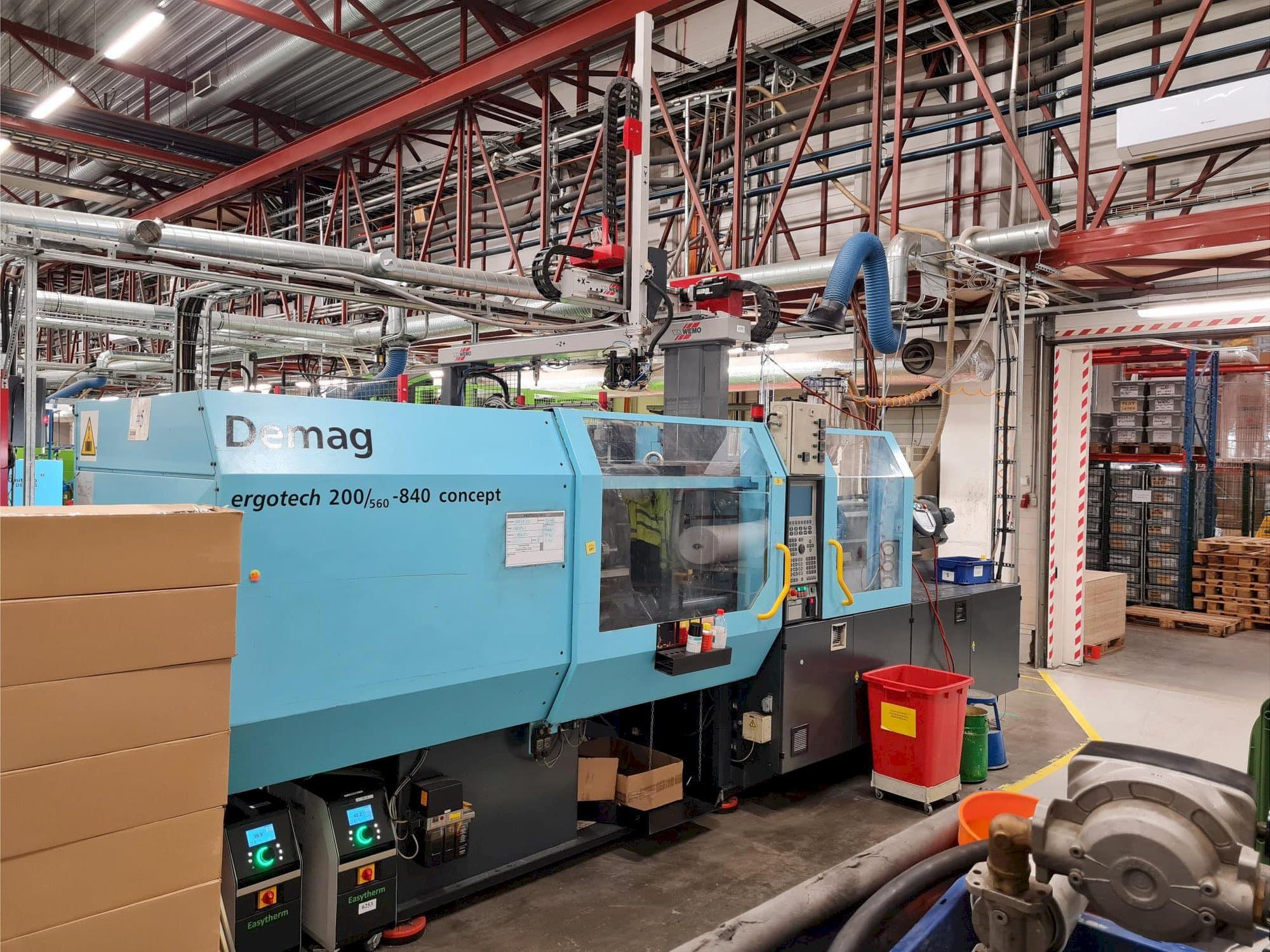 A DEMAG Ergotech 200/560-840 concept gép elölnézete