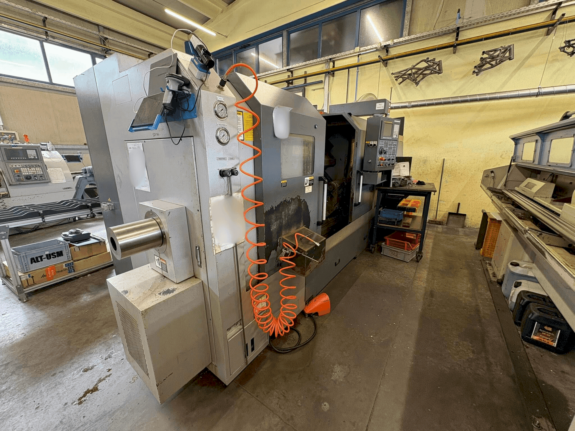 A Leadwell T7-M  gép elölnézete