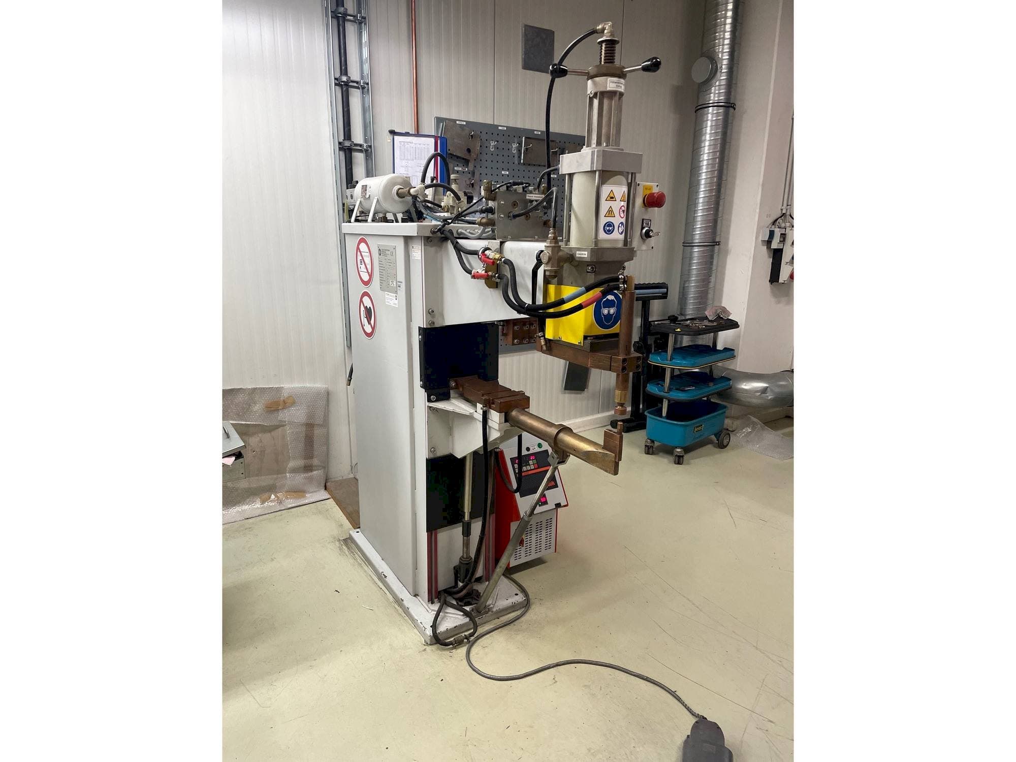 A ESD 8212 S gép elölnézete