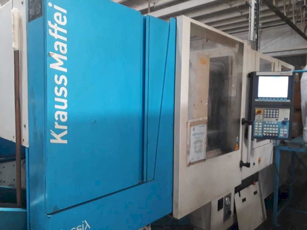 A Krauss Maffei 160/750 CX gép elölnézete