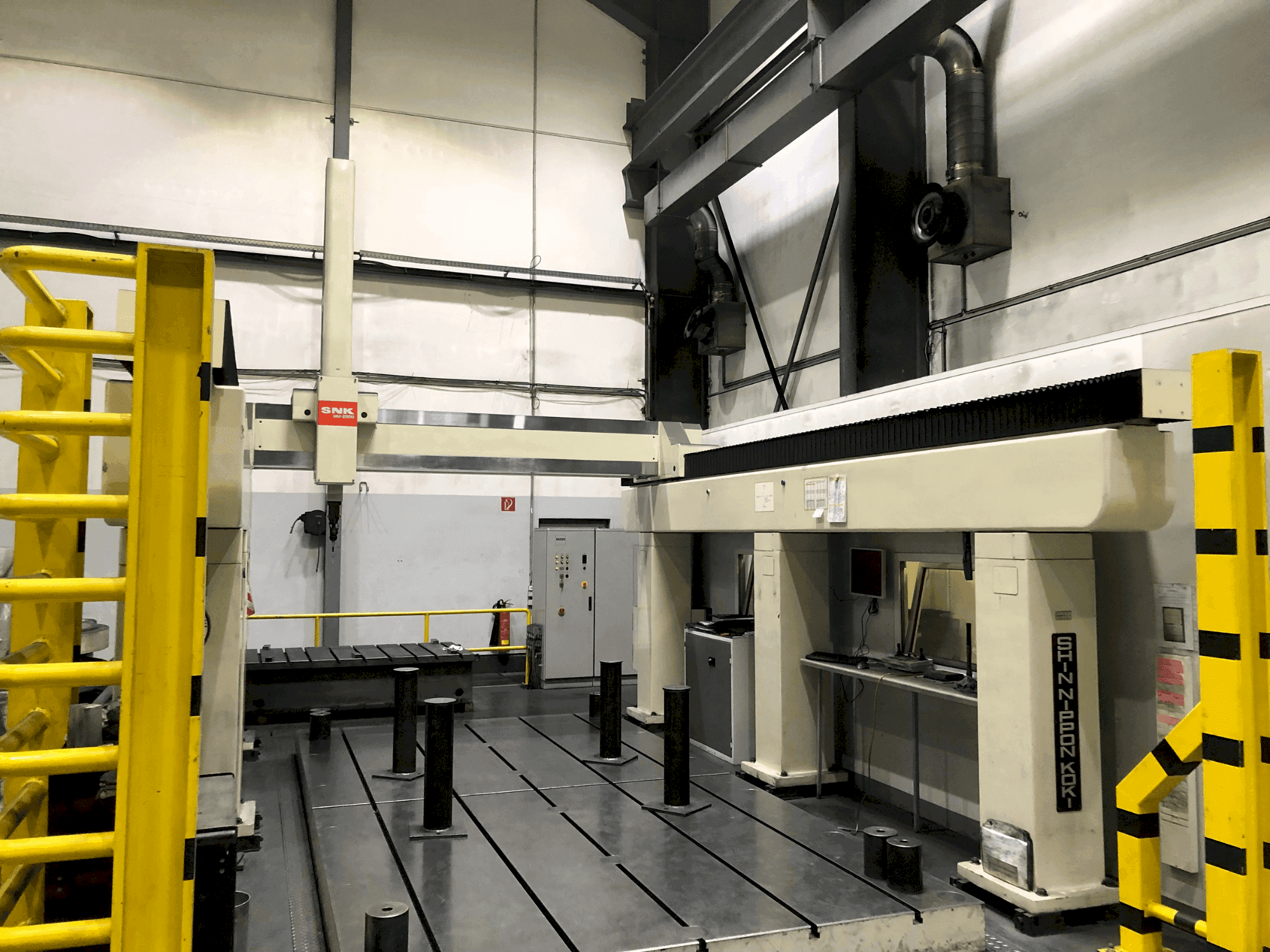 A SHIN NIPPON KOKI MM 2500-5012  gép elölnézete