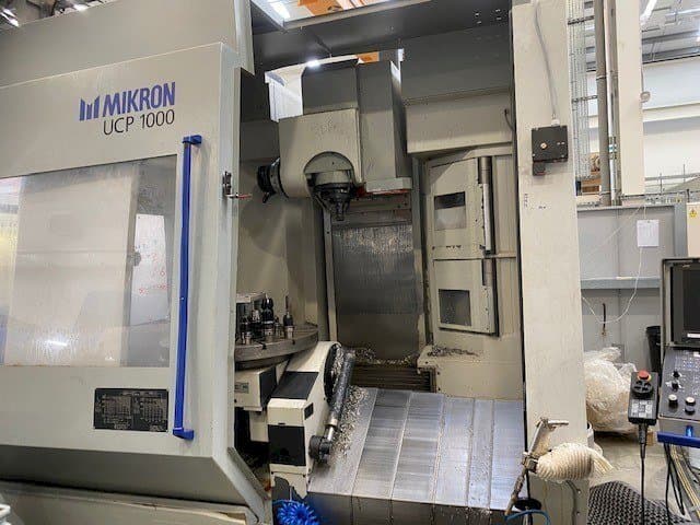 A MIKRON UCP 1000 gép elölnézete