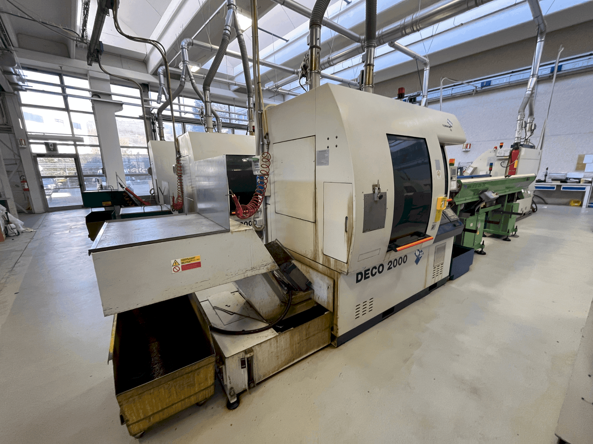 A TORNOS DECO 2000/20 gép elölnézete