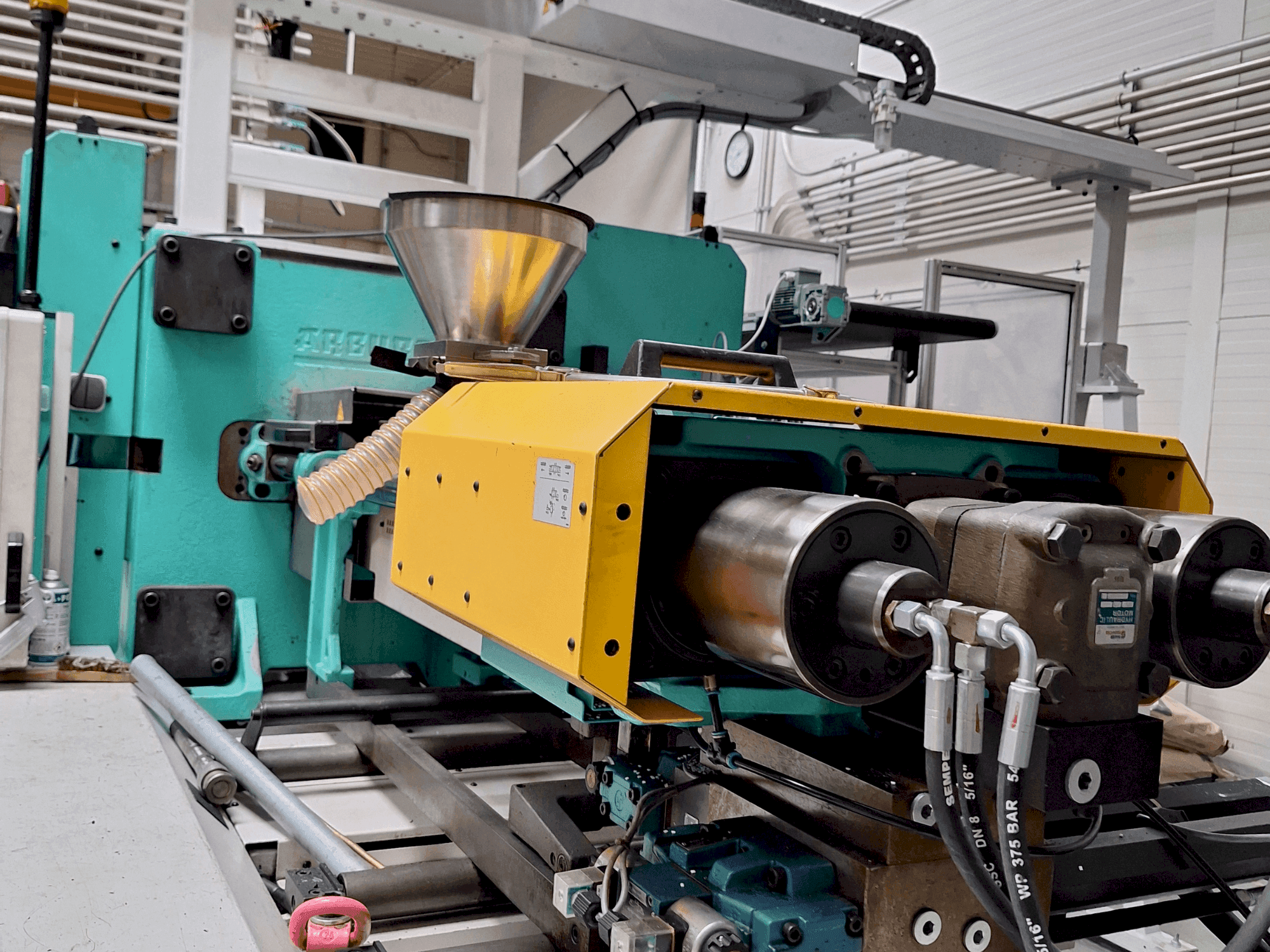 A Arburg 630 S 2500-675 gép elölnézete