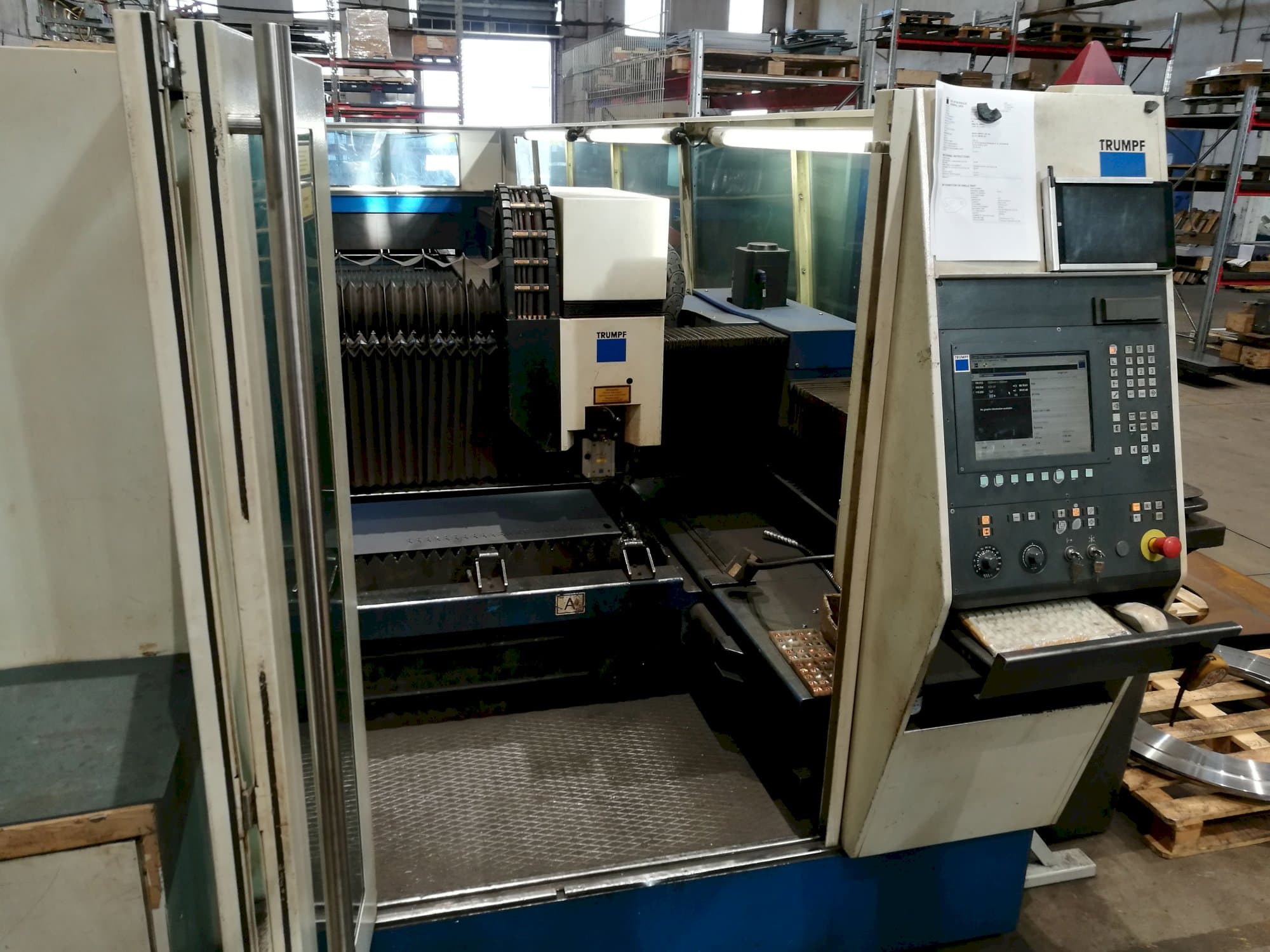 A Trumpf TruLaser 5060  gép elölnézete