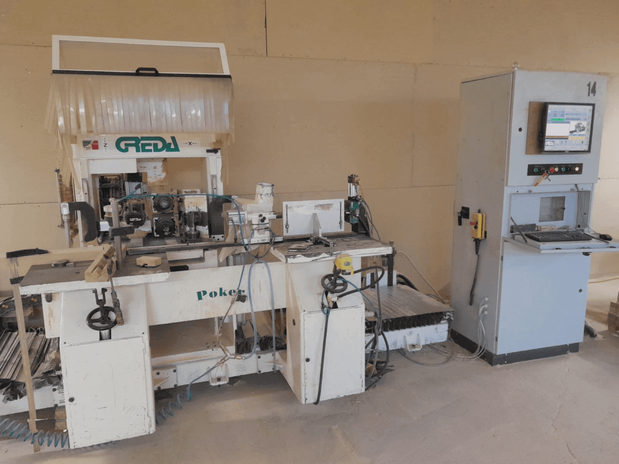 A GREDA POKER  gép elölnézete