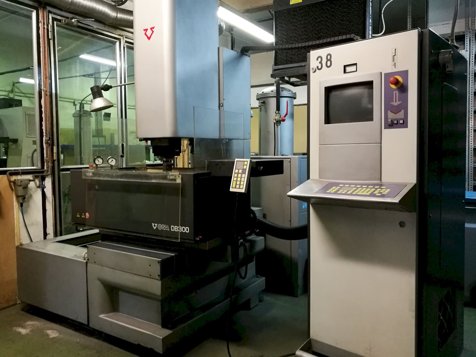 A ONA DB300 gép jobb nézete