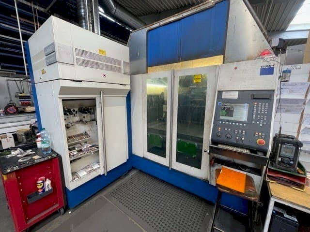 A Trumpf TC L 3050 gép elölnézete