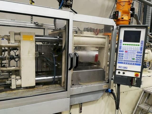 A Krauss Maffei 80/340 C1 gép elölnézete