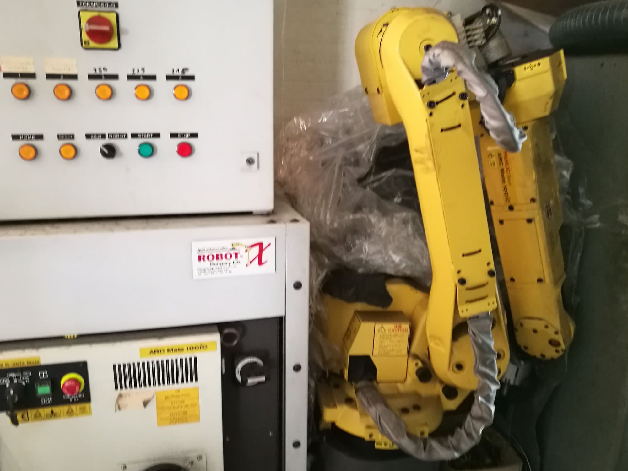 A FANUC ARC Mate 100iC  gép elölnézete