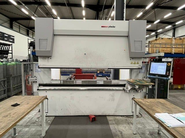 A PLACKE HQPB P595 gép elölnézete