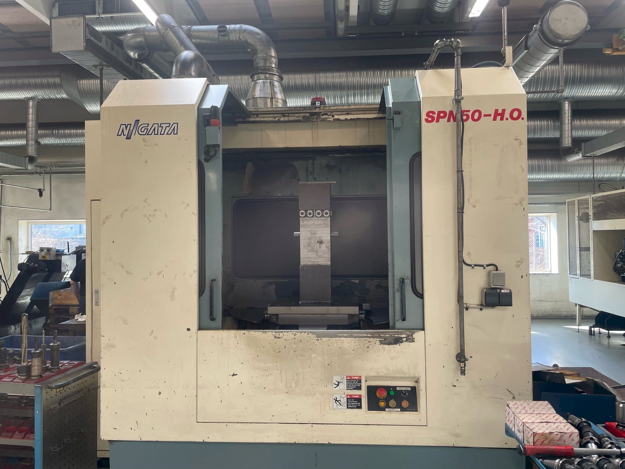 A Niigata SPN 50-HO gép elölnézete