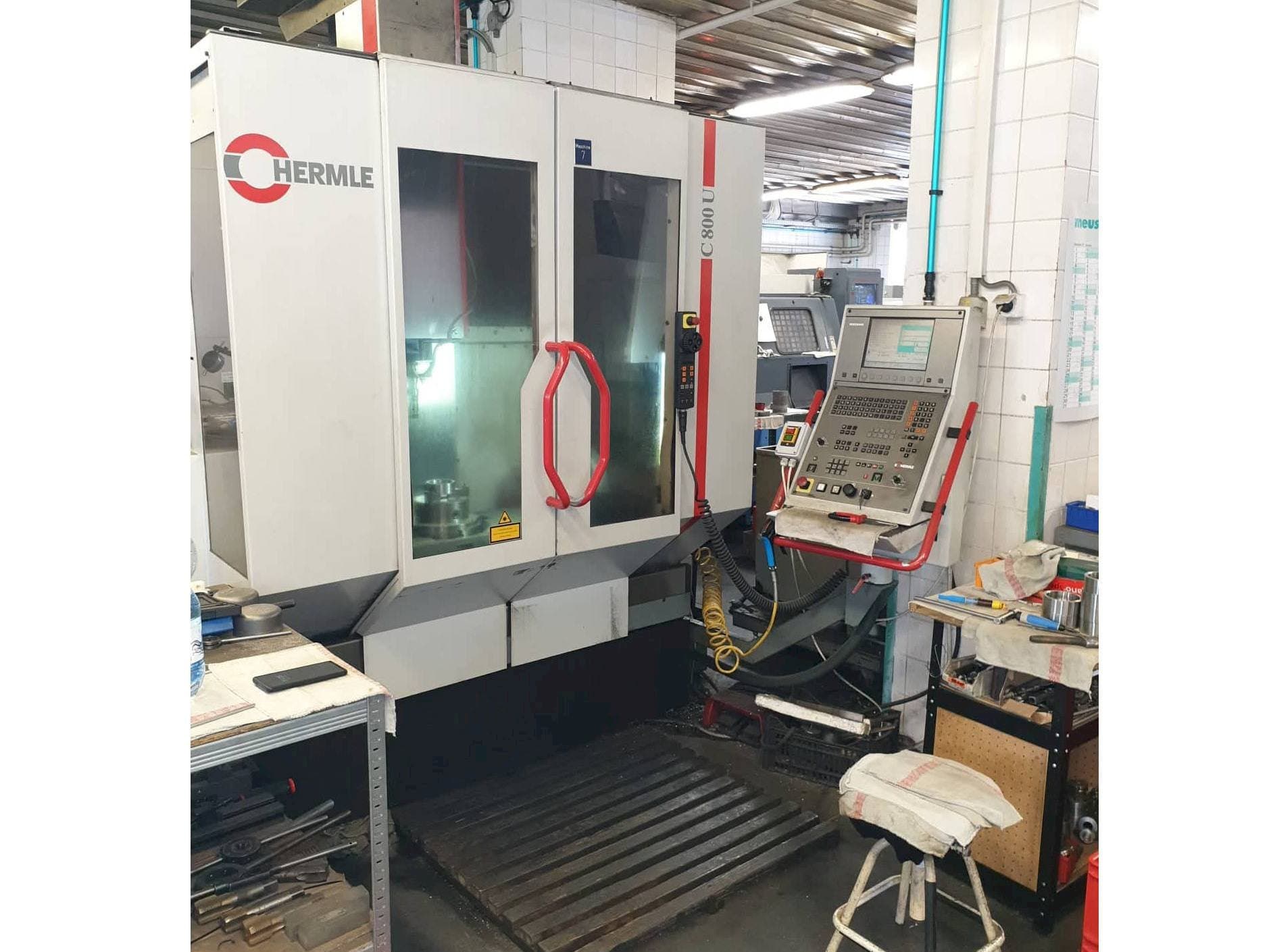 A HERMLE C800 U  gép elölnézete