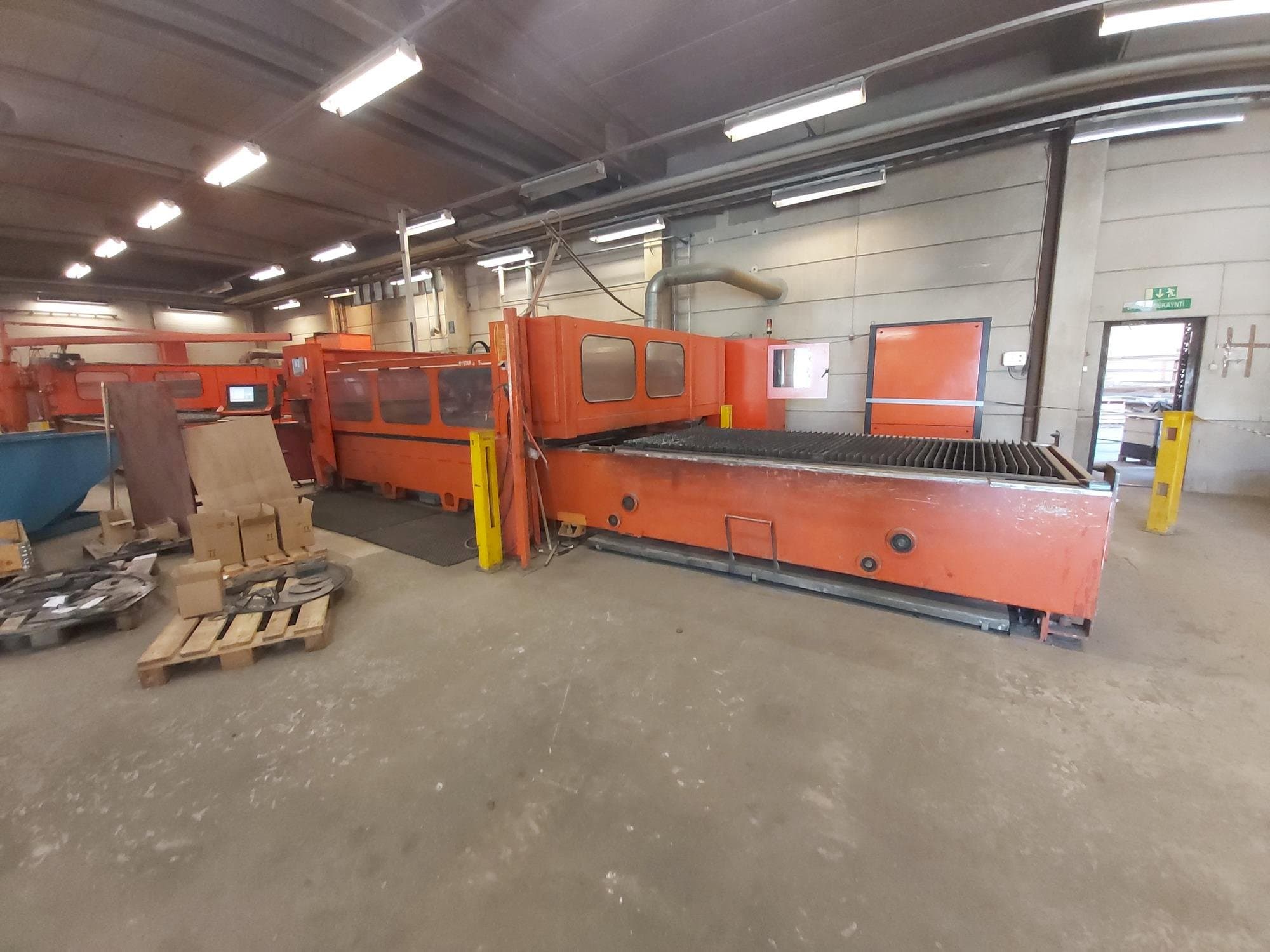 A Bystronic BTL 3015 gép elölnézete