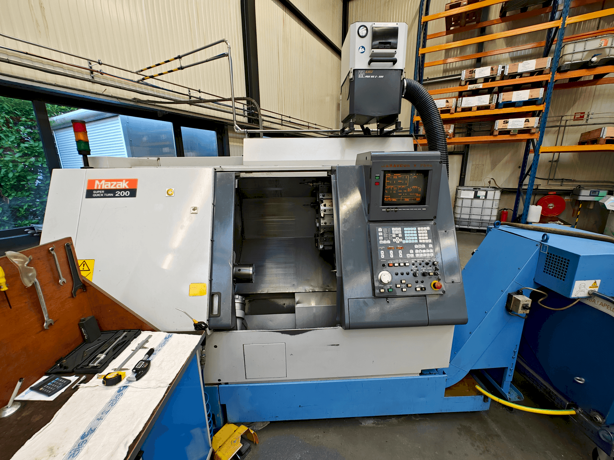 A Mazak SQT-200 gép elölnézete