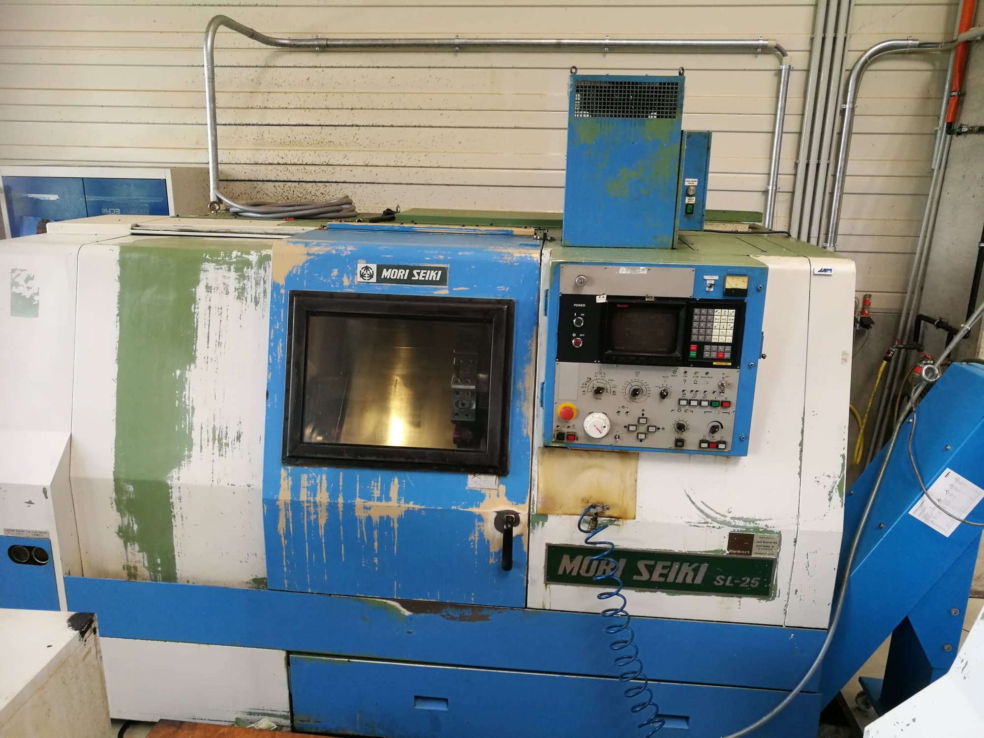 A MORI SEIKI SL-25A/500 gép elölnézete