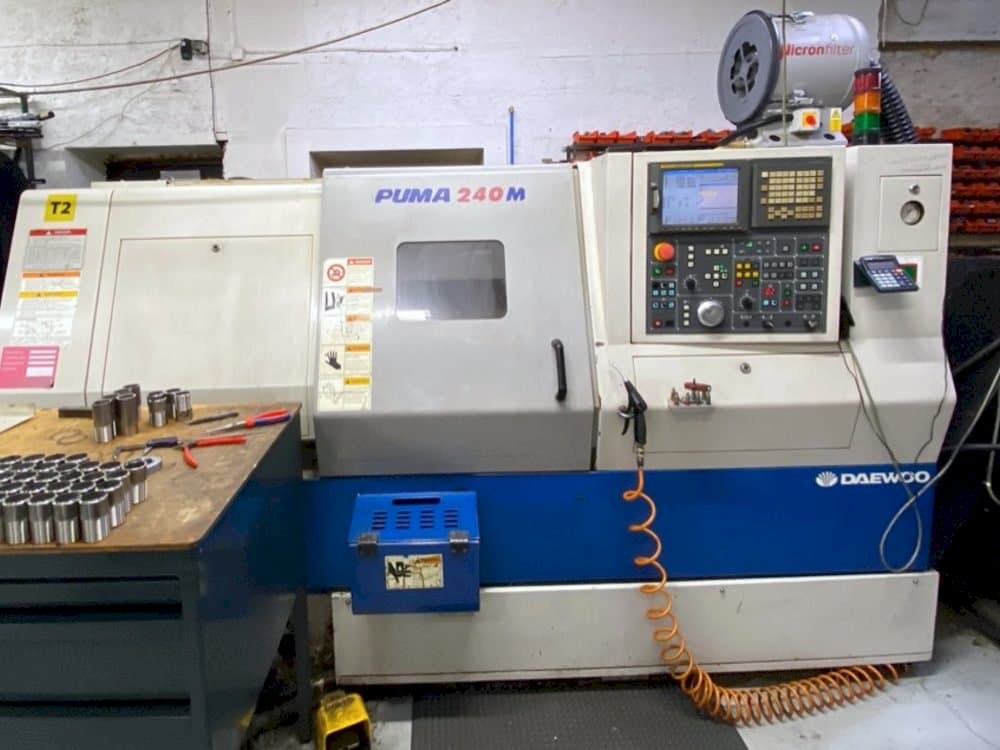 A DAEWOO PUMA 240MB gép elölnézete