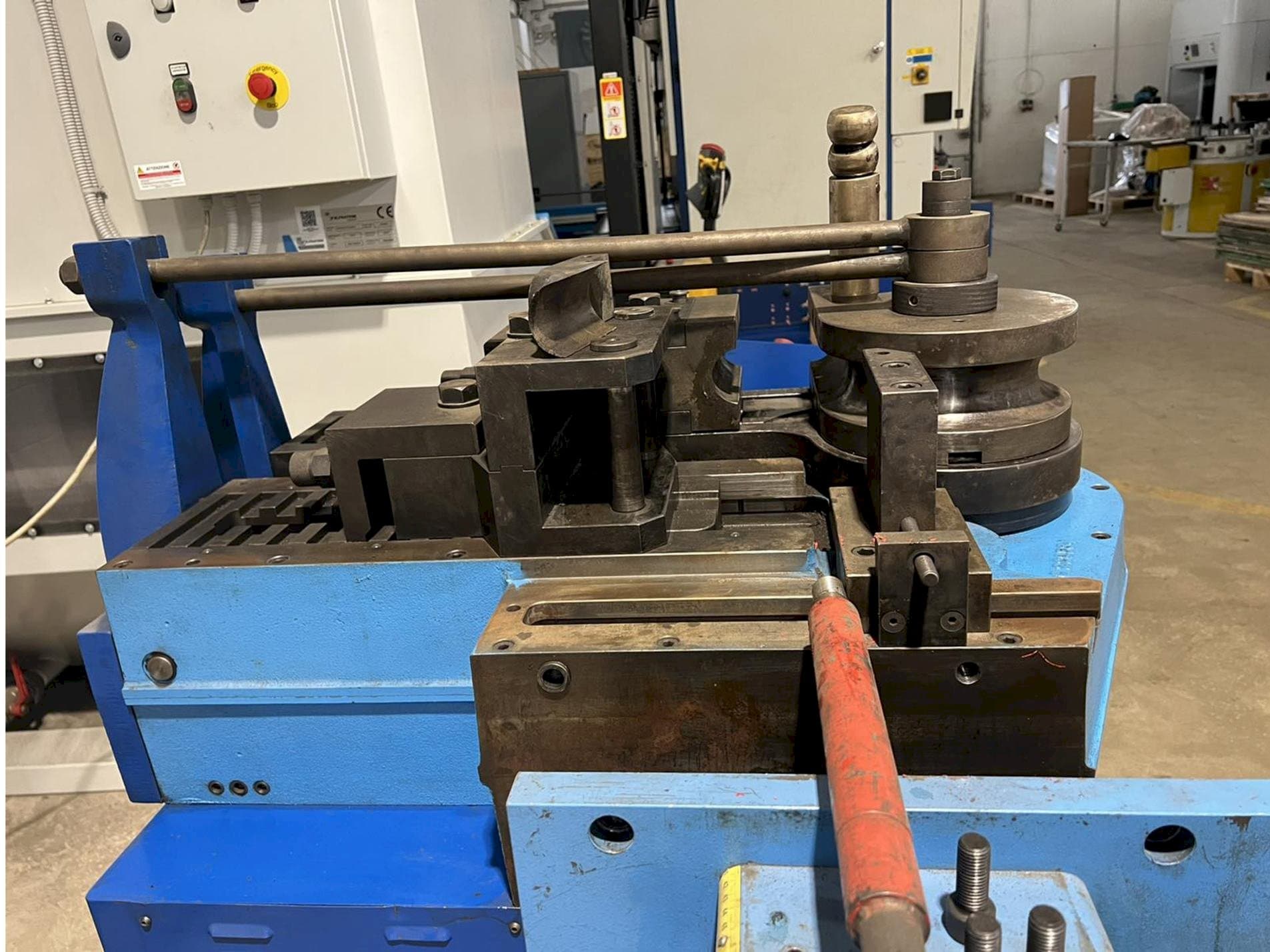 A CBC Uni 90  gép oldalnézete