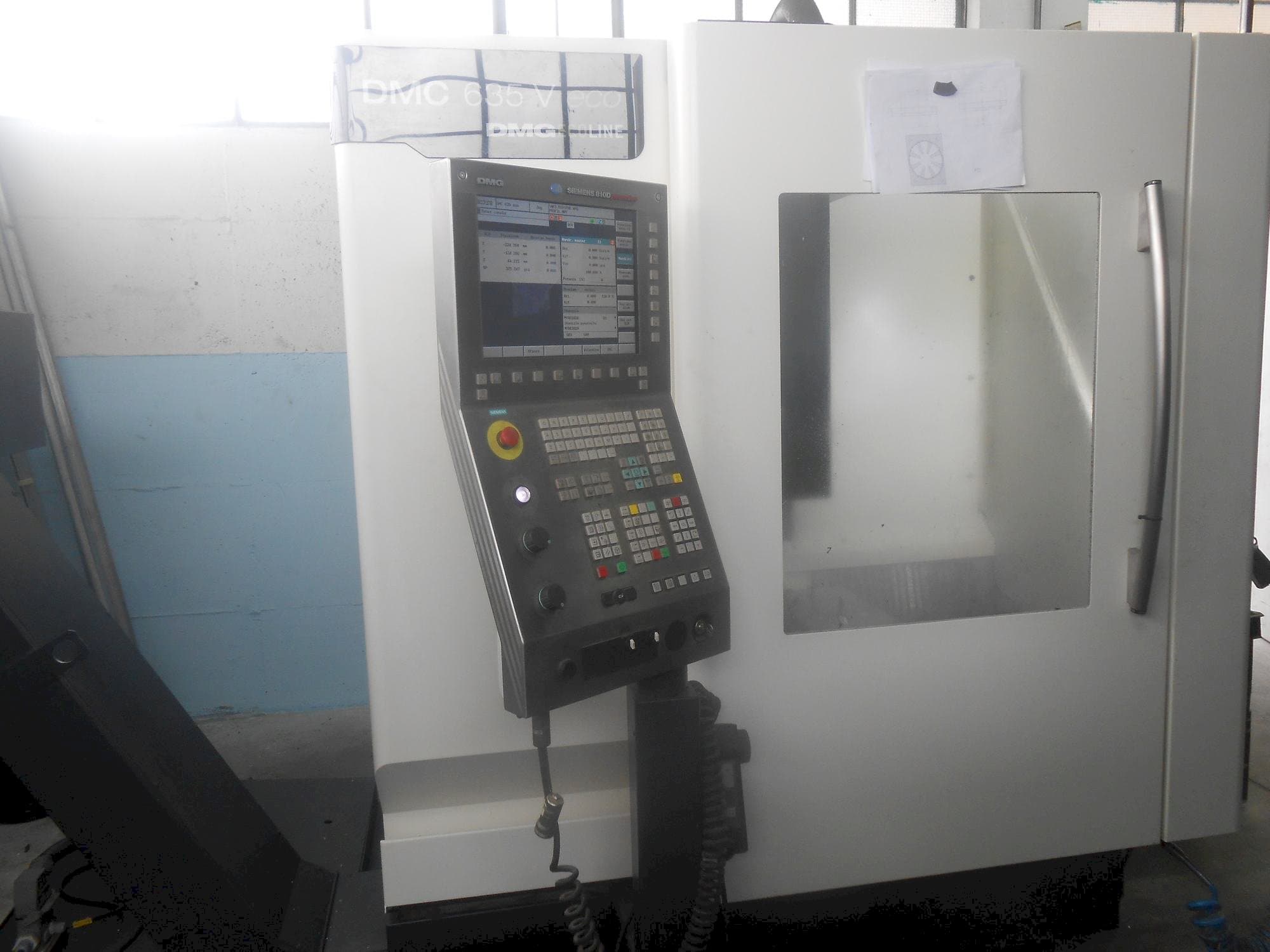 A DECKEL MAHO DMC 635V gép elölnézete
