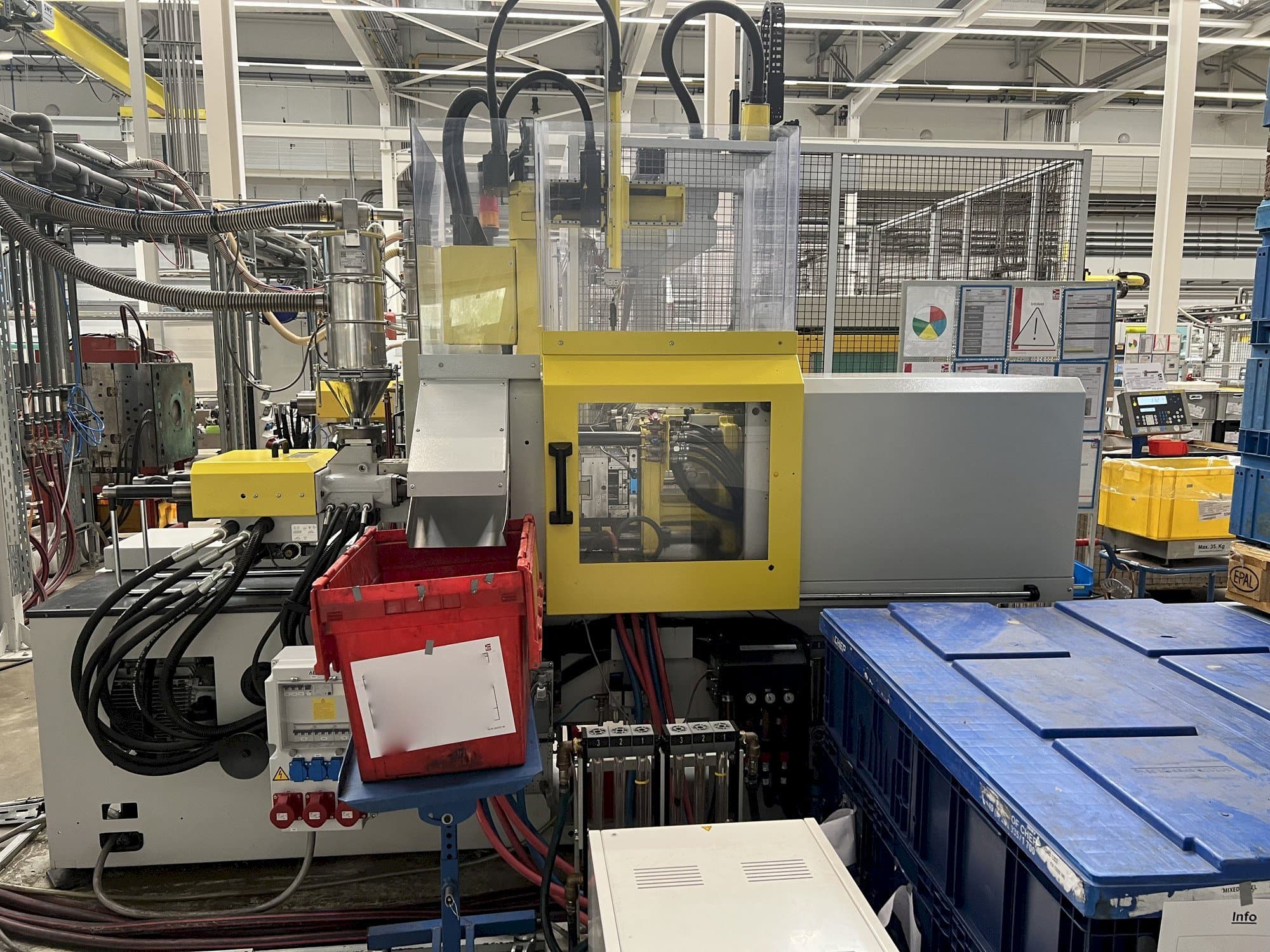 A Arburg 270S 350 - 70  gép elölnézete