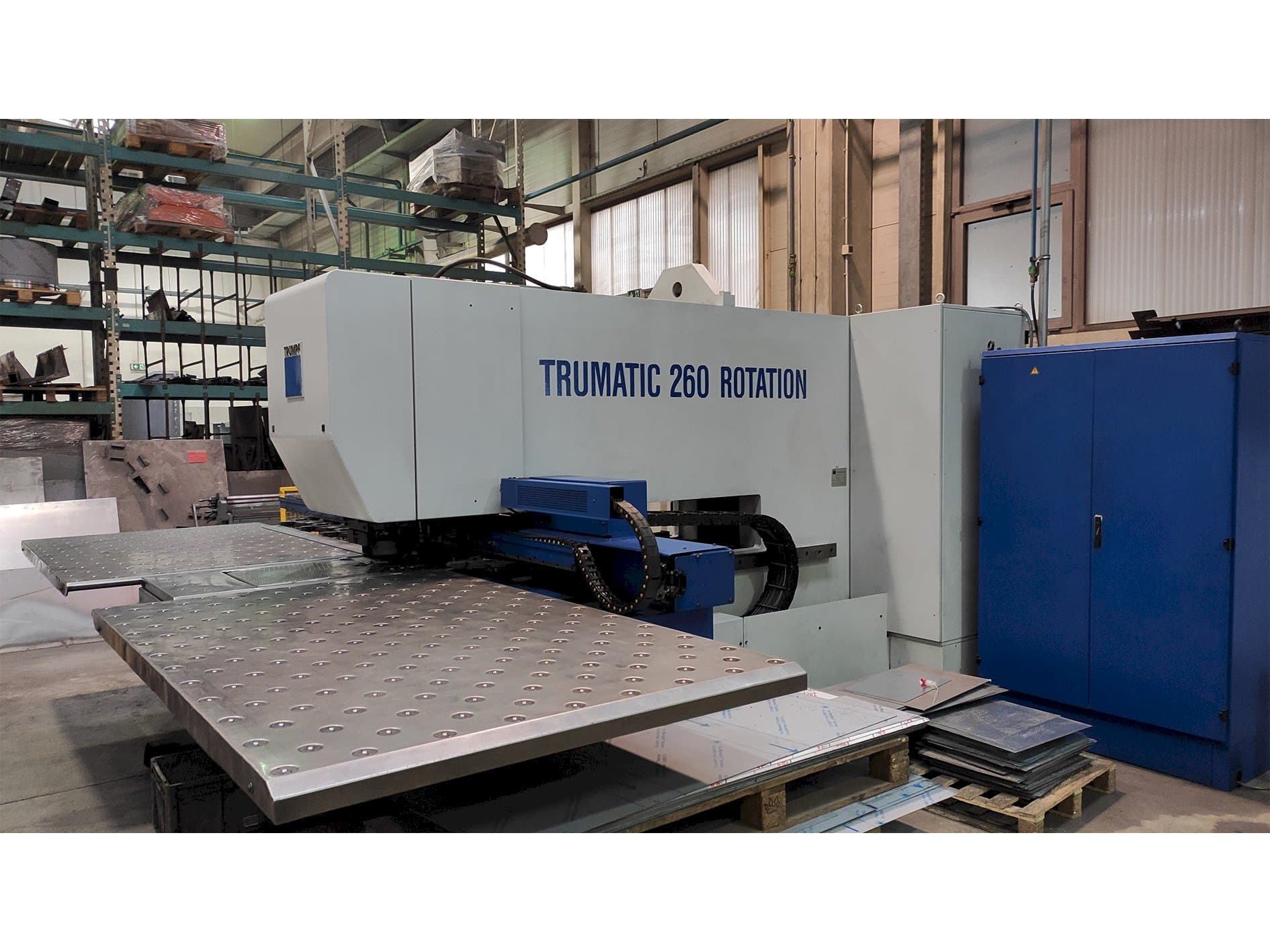 A Trumpf TC260R gép elölnézete