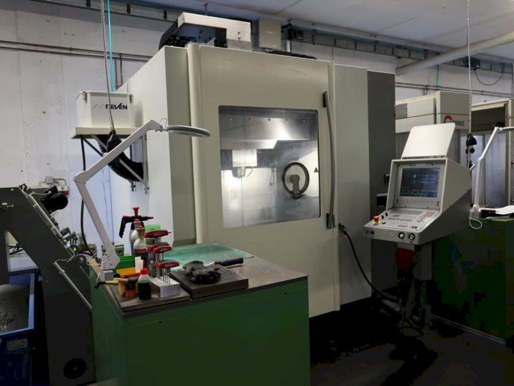 A DMG DMC65V gép elölnézete