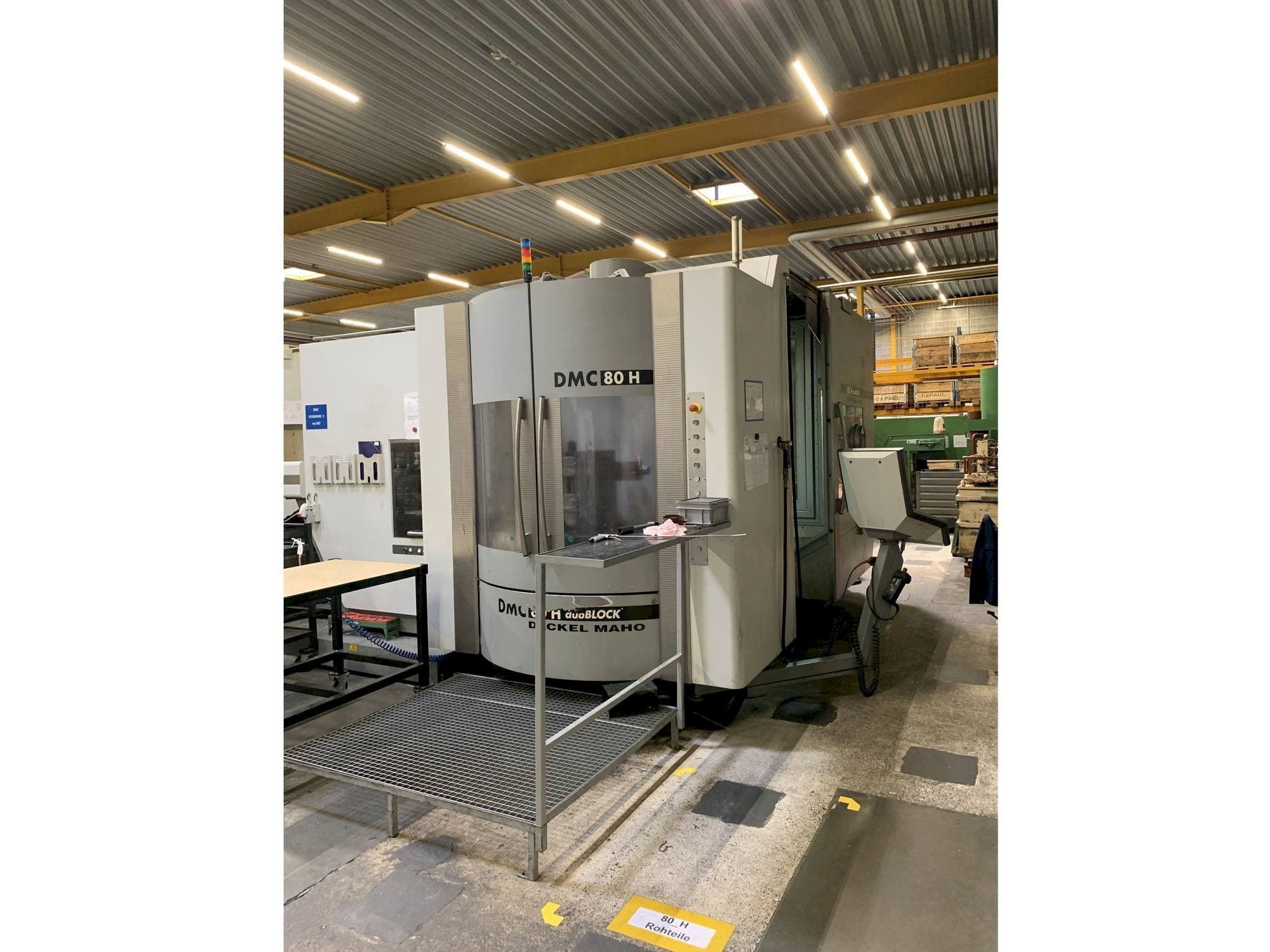 A DECKEL MAHO DMC 80 H duoBLOCK gép elölnézete