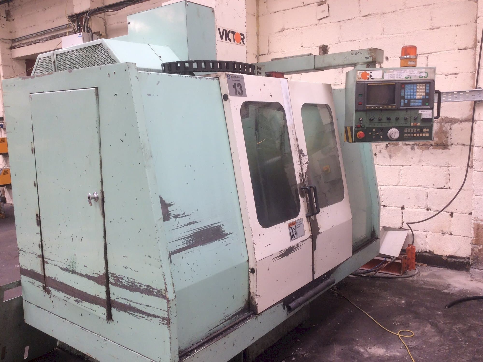 A Victor V Center-80 gép elölnézete