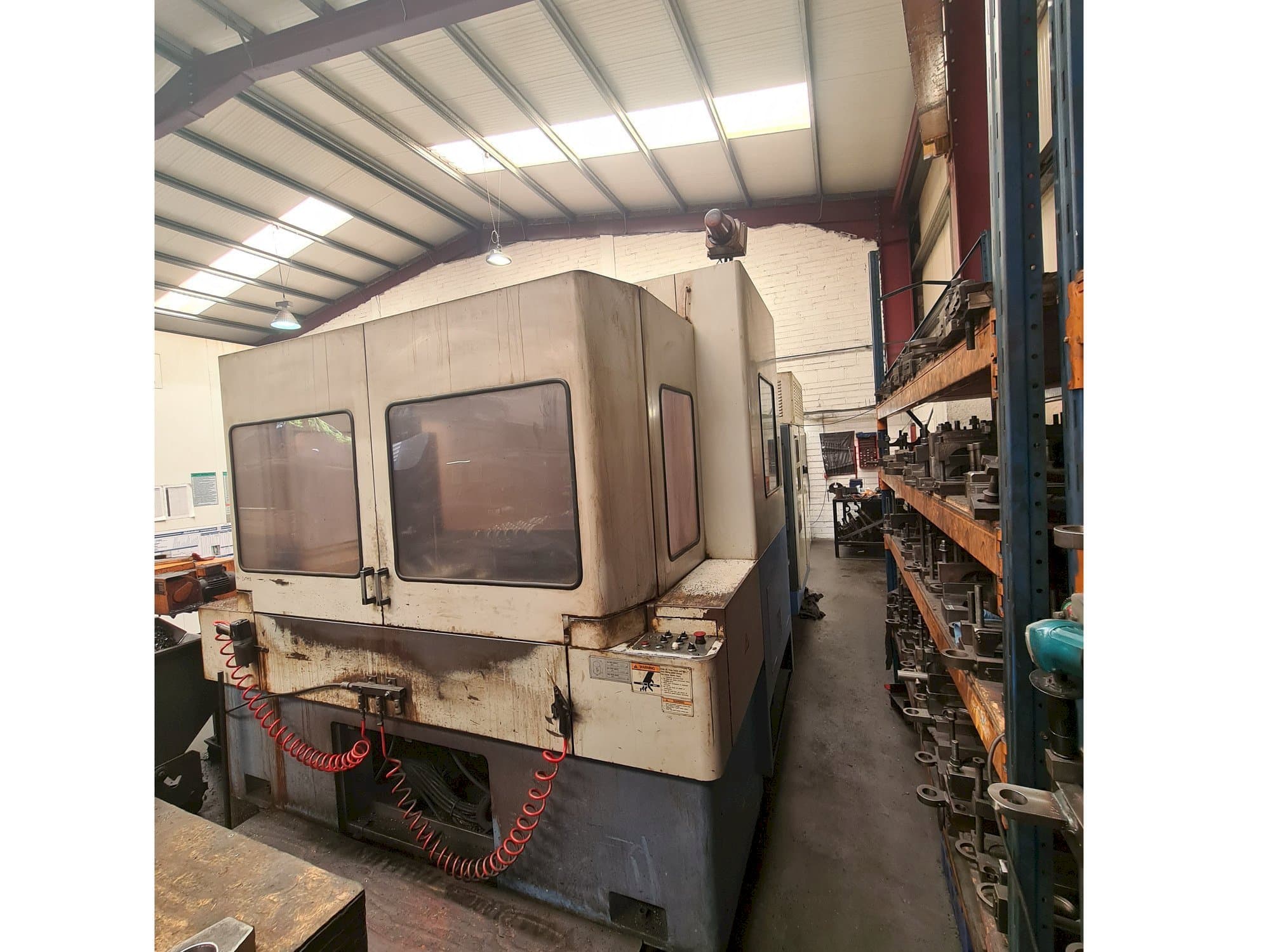 A Mazak H630NX gép elölnézete