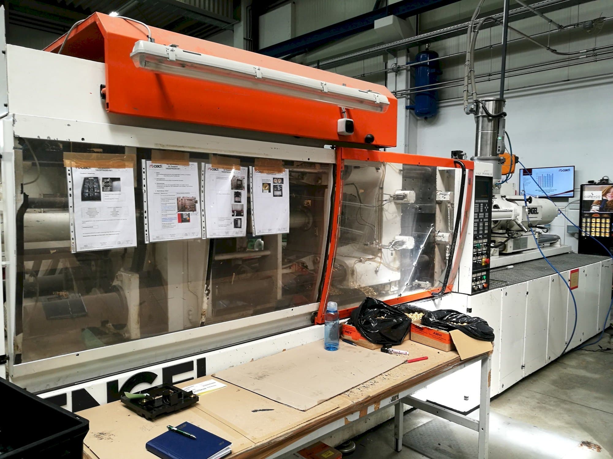 A ENGEL ES 1300/225 gép elölnézete