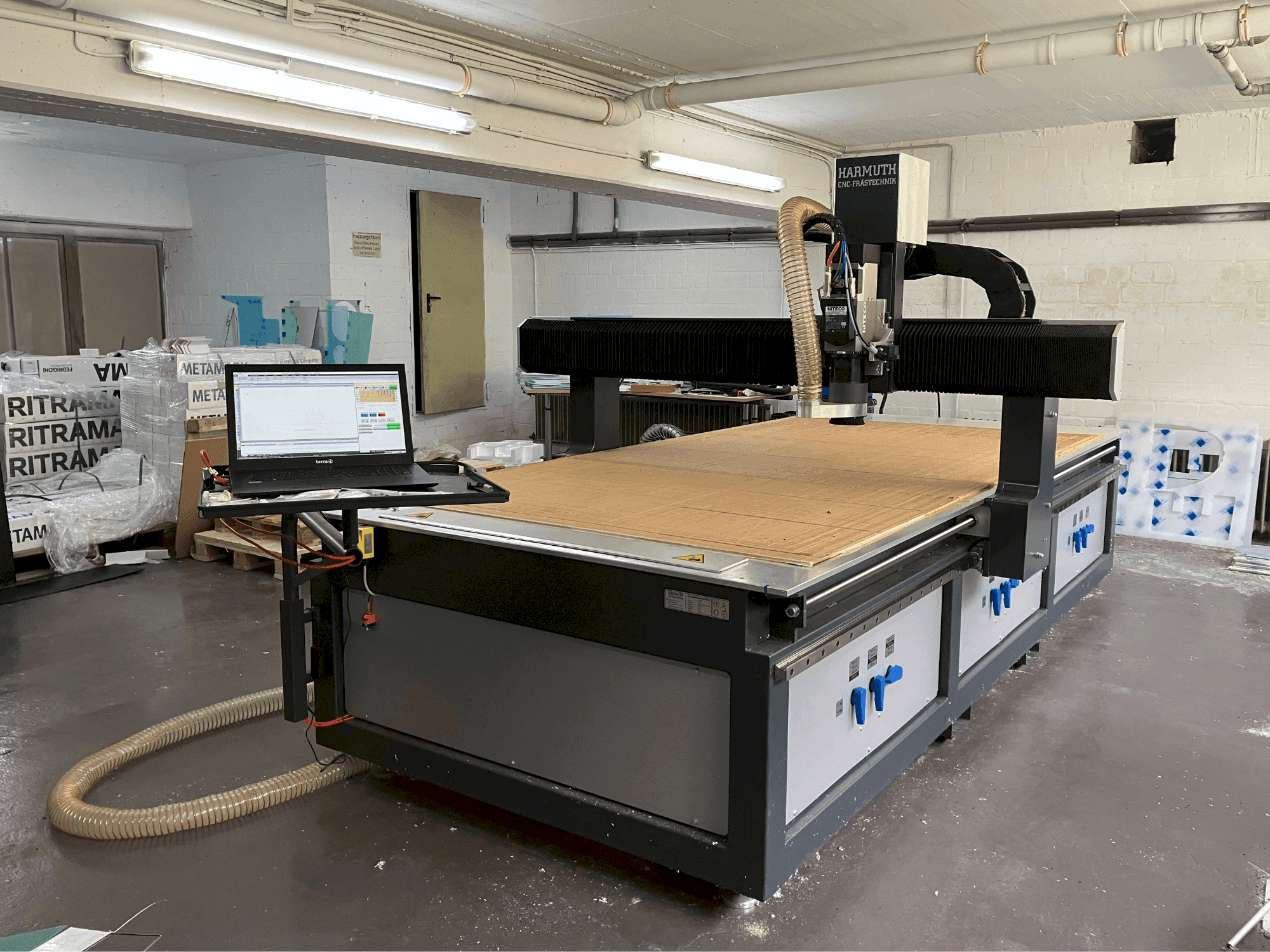 A HARMUTH F+3000 gép elölnézete