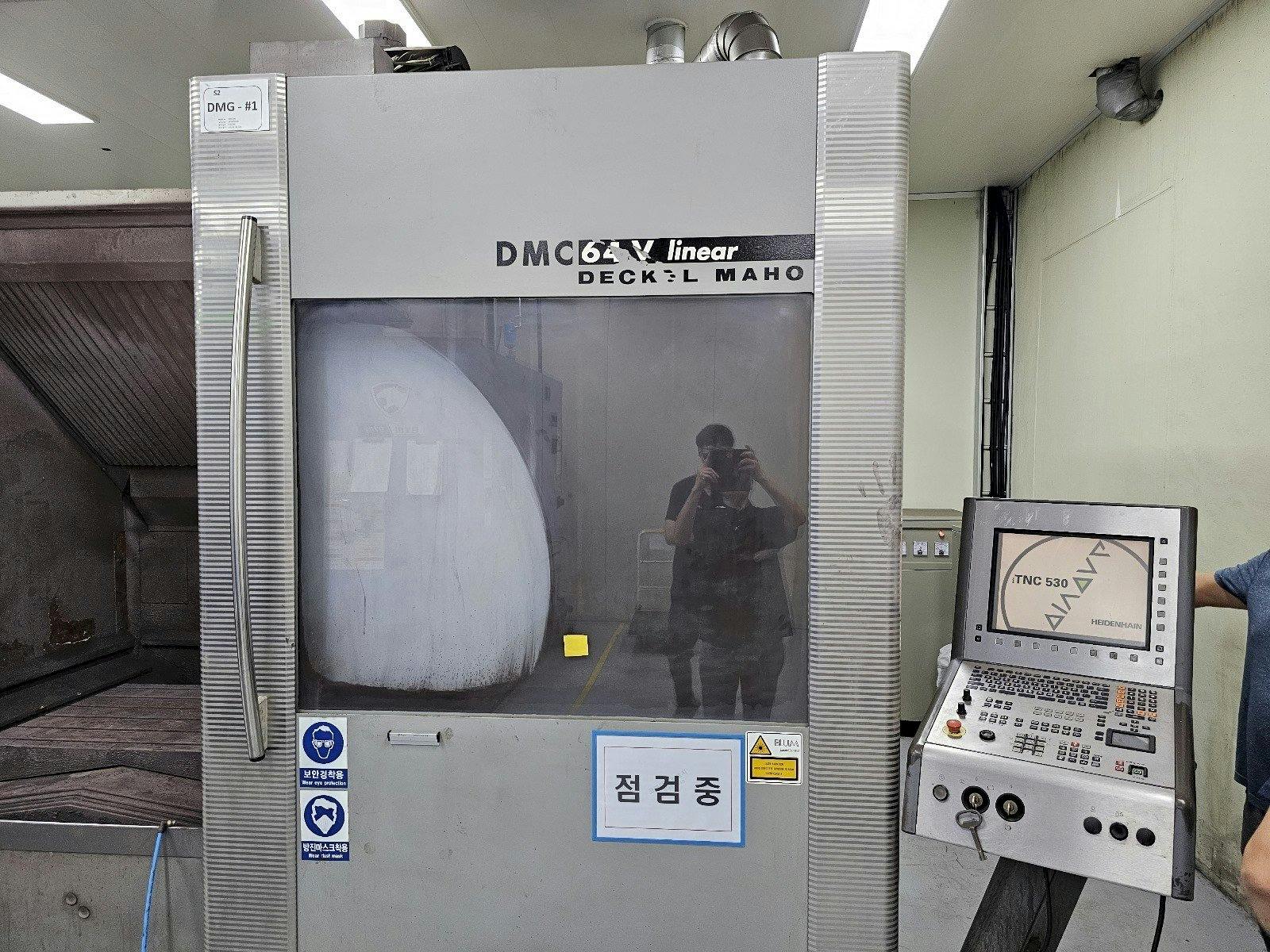 A DECKEL MAHO DMC 64V linear  gép elölnézete