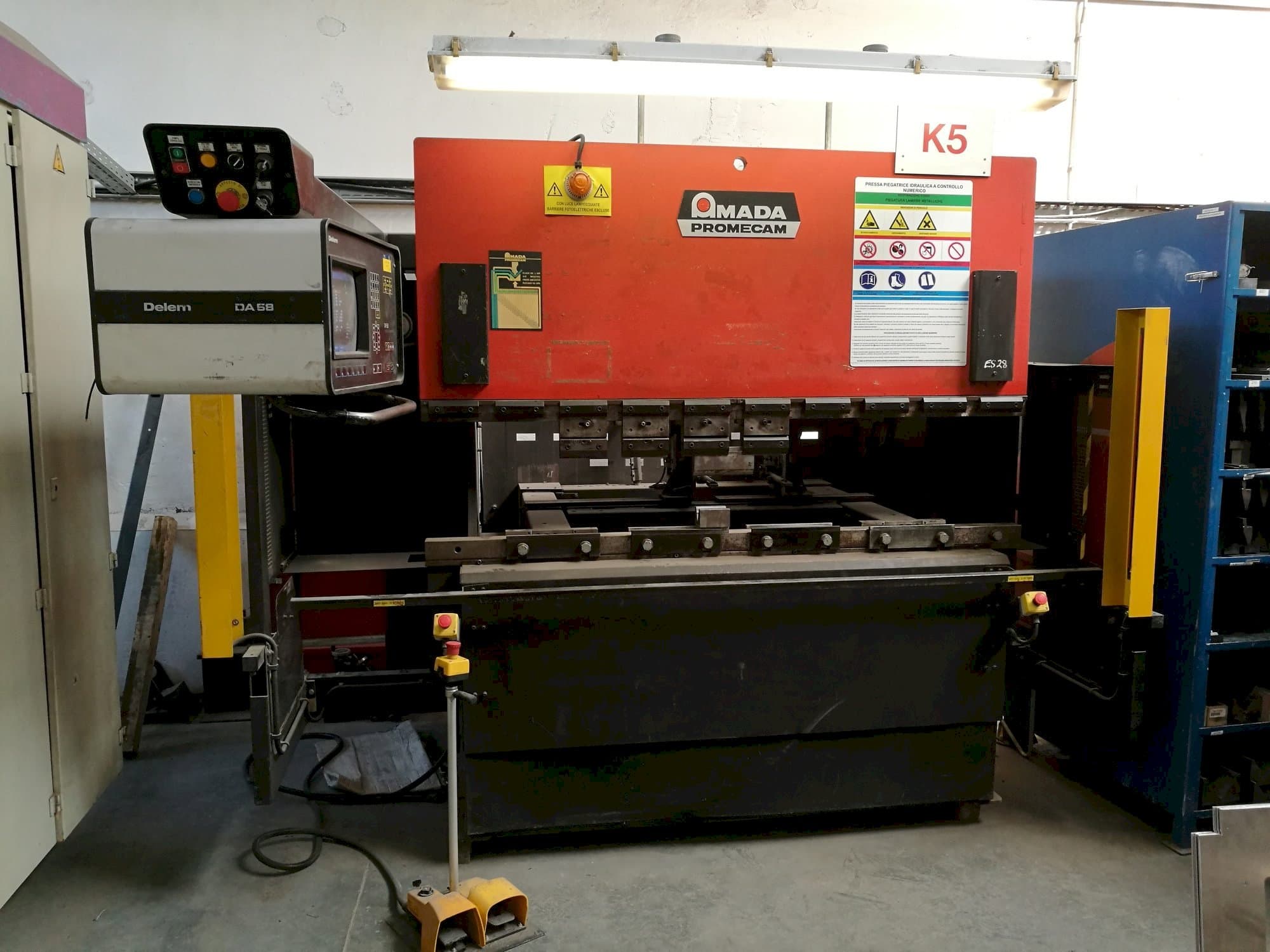 A AMADA ITPS 50/20 gép elölnézete
