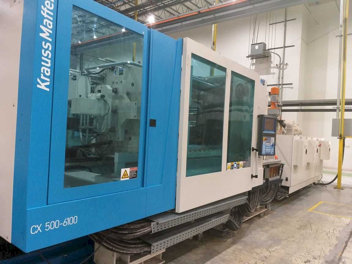 A Krauss Maffei 500-6100 CX gép elölnézete