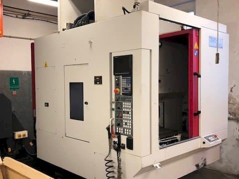 A Akira Seiki RMV 700 APC gép elölnézete
