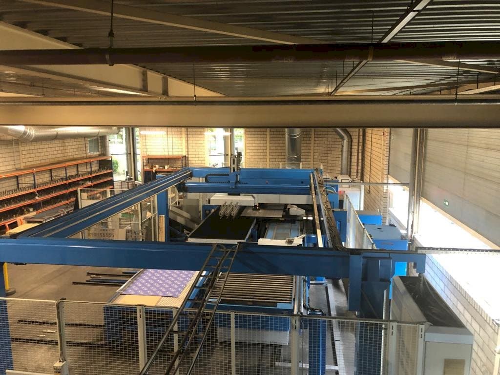 A Finn-Power LB 6 UVH gép elölnézete