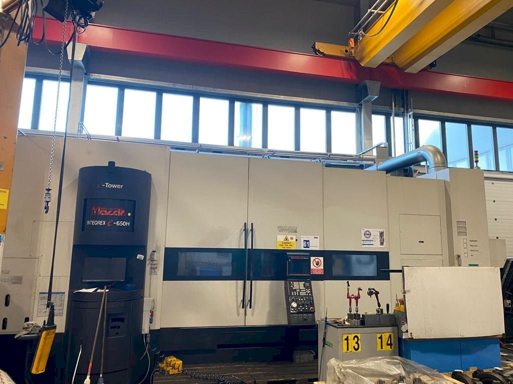 A Mazak Integrex E650H x 3000mm gép elölnézete