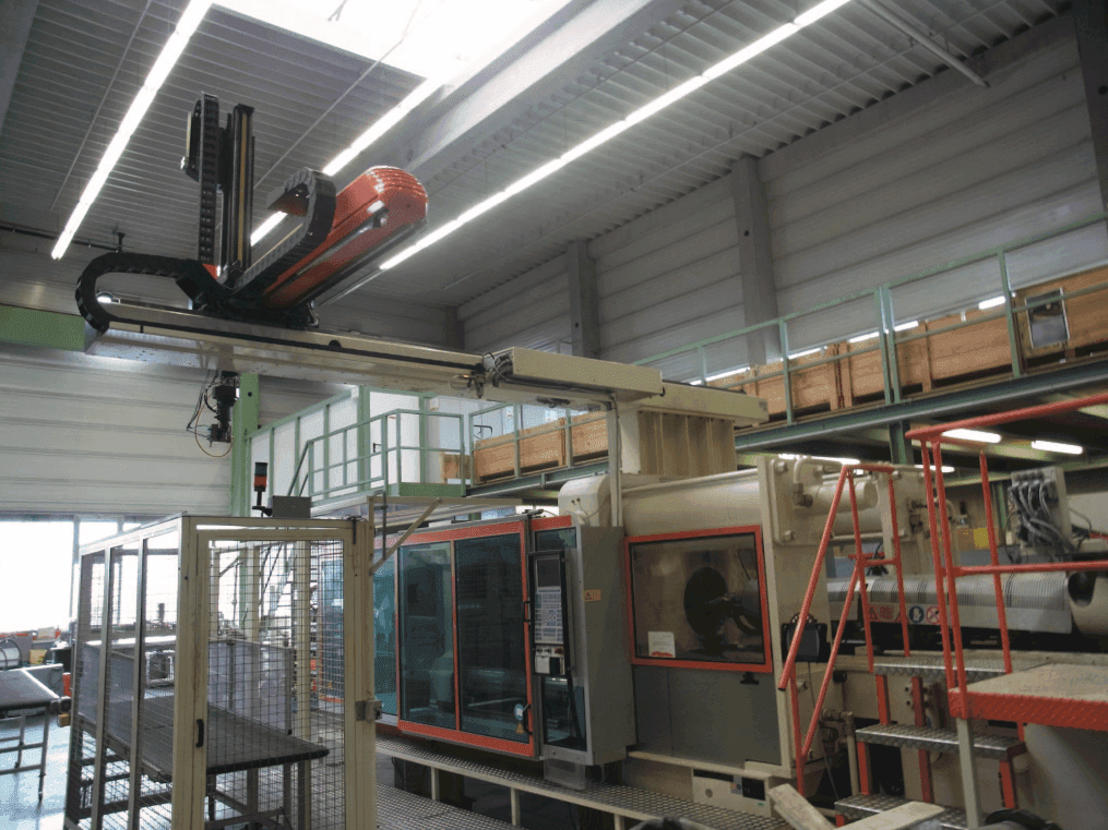 A Krauss Maffei 650-6100 CM gép elölnézete