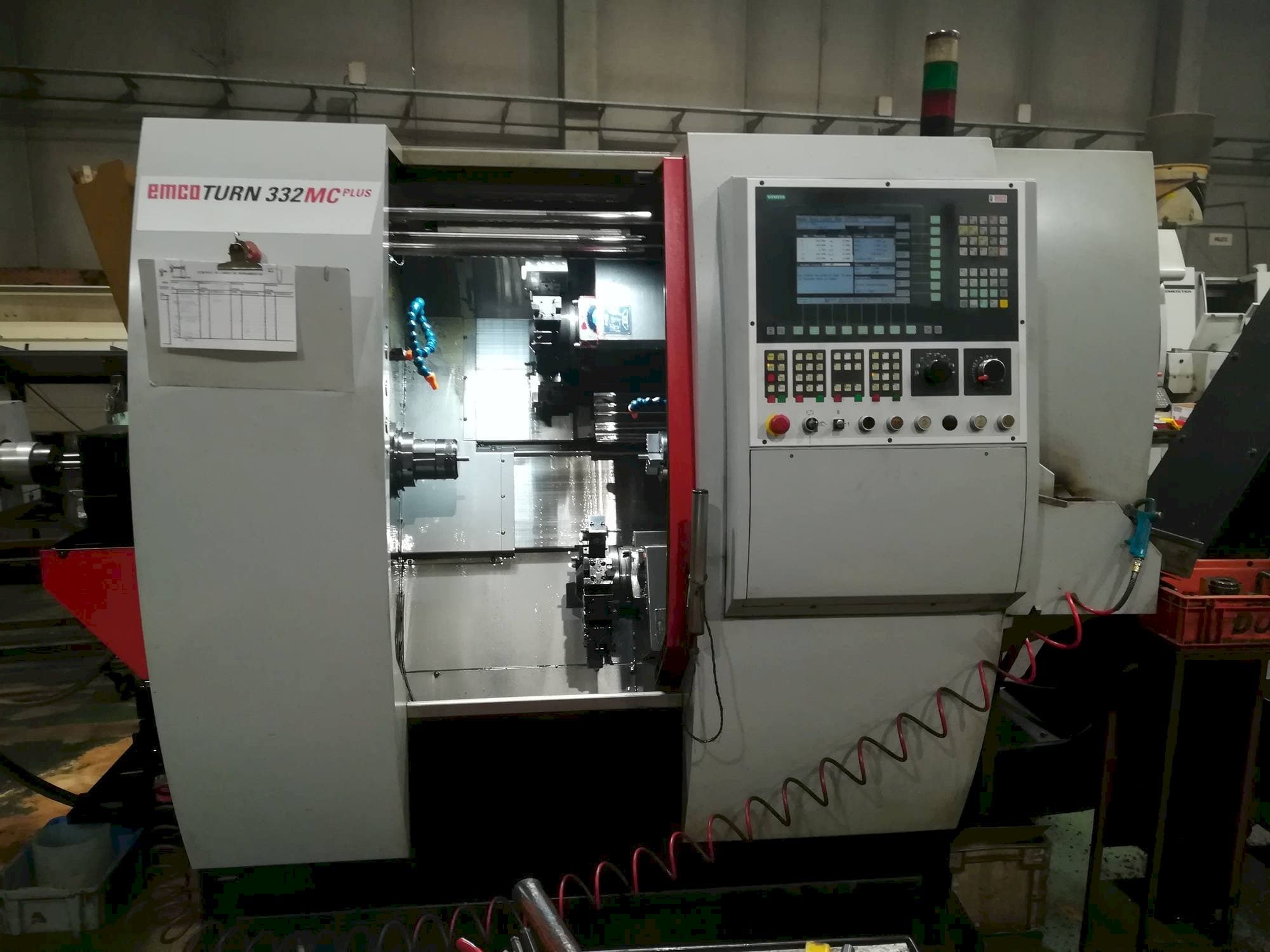 A EMCO Emcoturn 332 MC gép elölnézete