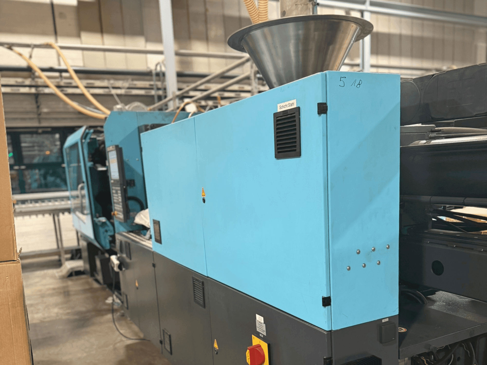 A SUMITOMO SHI DEMAG El-Exis S250/630-1600 gép elölnézete